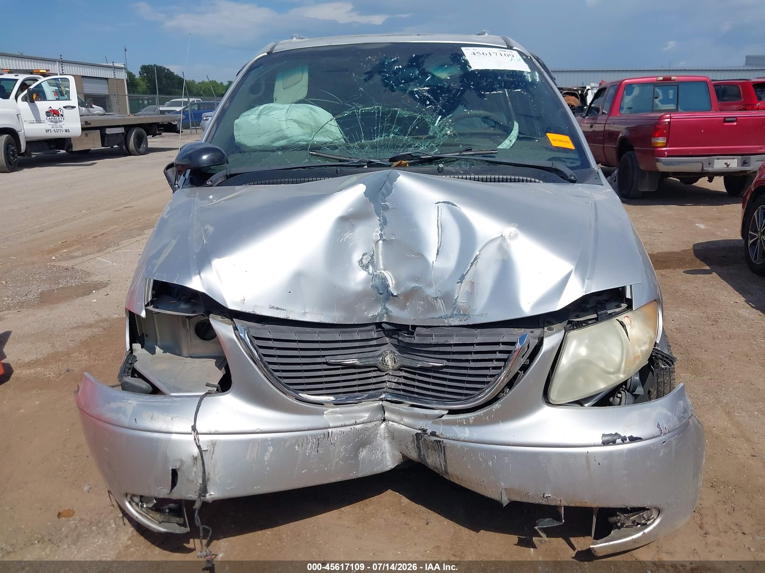 2003 Chrysler Town & Country Limited Silver vin: 2C8GP64L43R189262