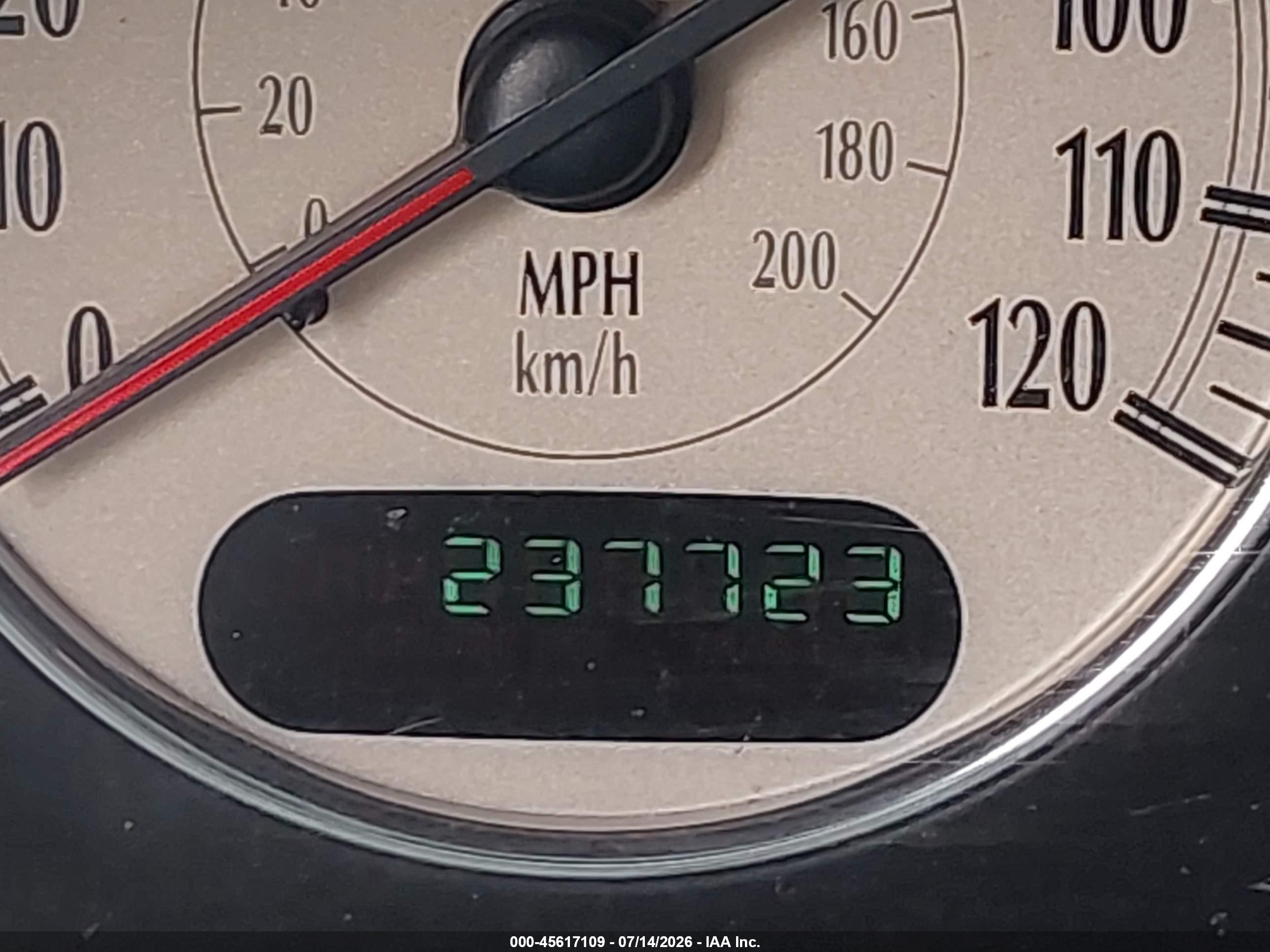 2003 Chrysler Town & Country Limited Silver vin: 2C8GP64L43R189262