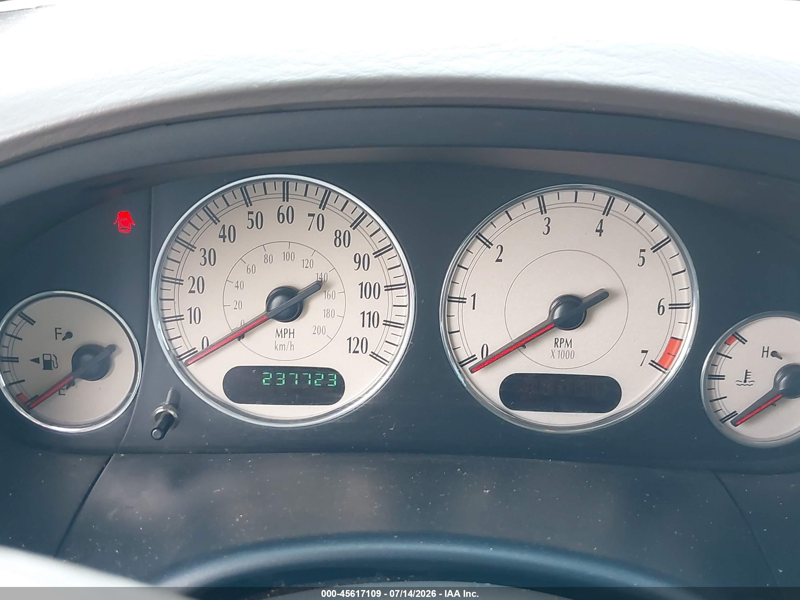 2003 Chrysler Town & Country Limited Silver vin: 2C8GP64L43R189262