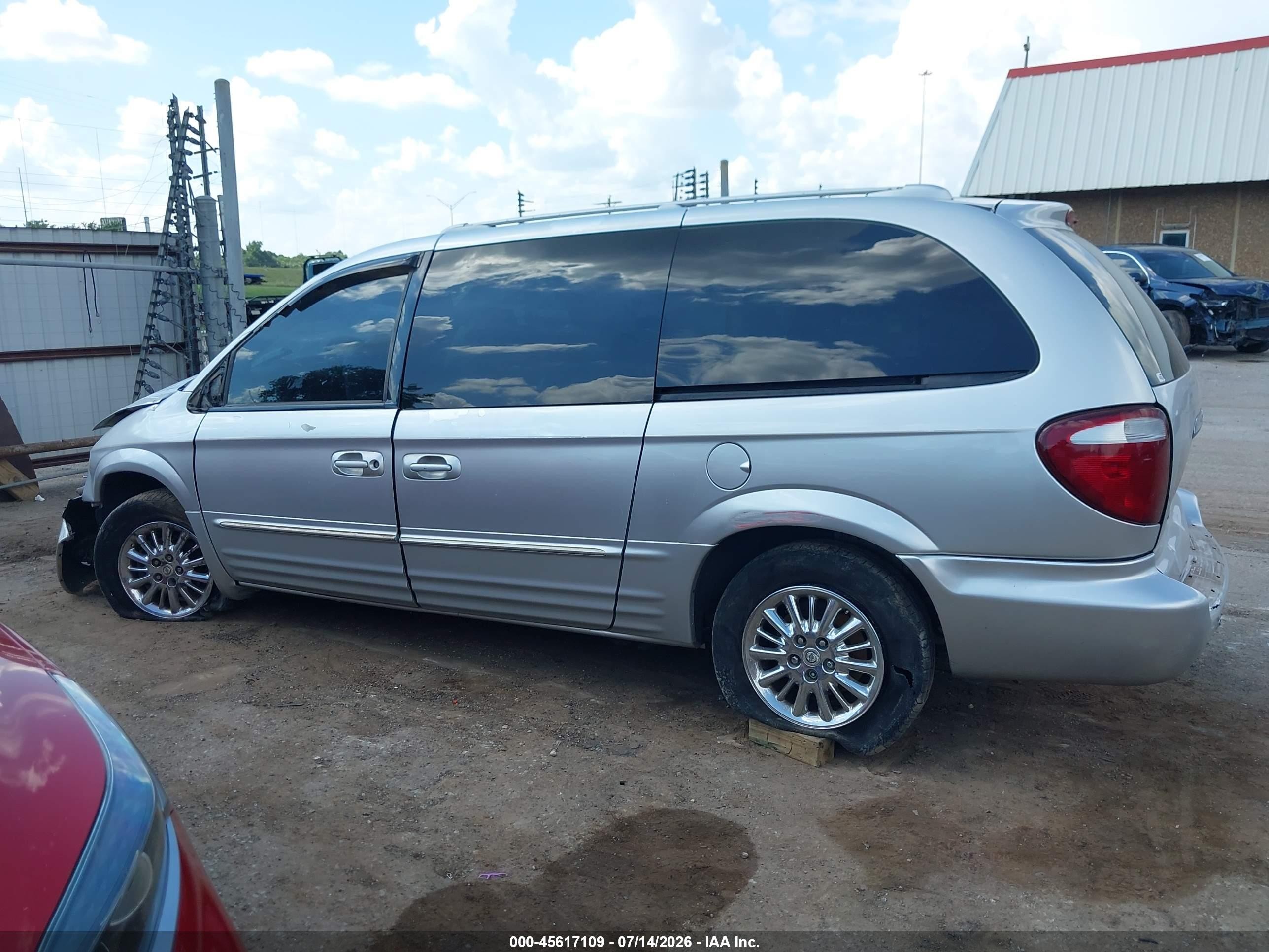 2003 Chrysler Town & Country Limited Silver vin: 2C8GP64L43R189262