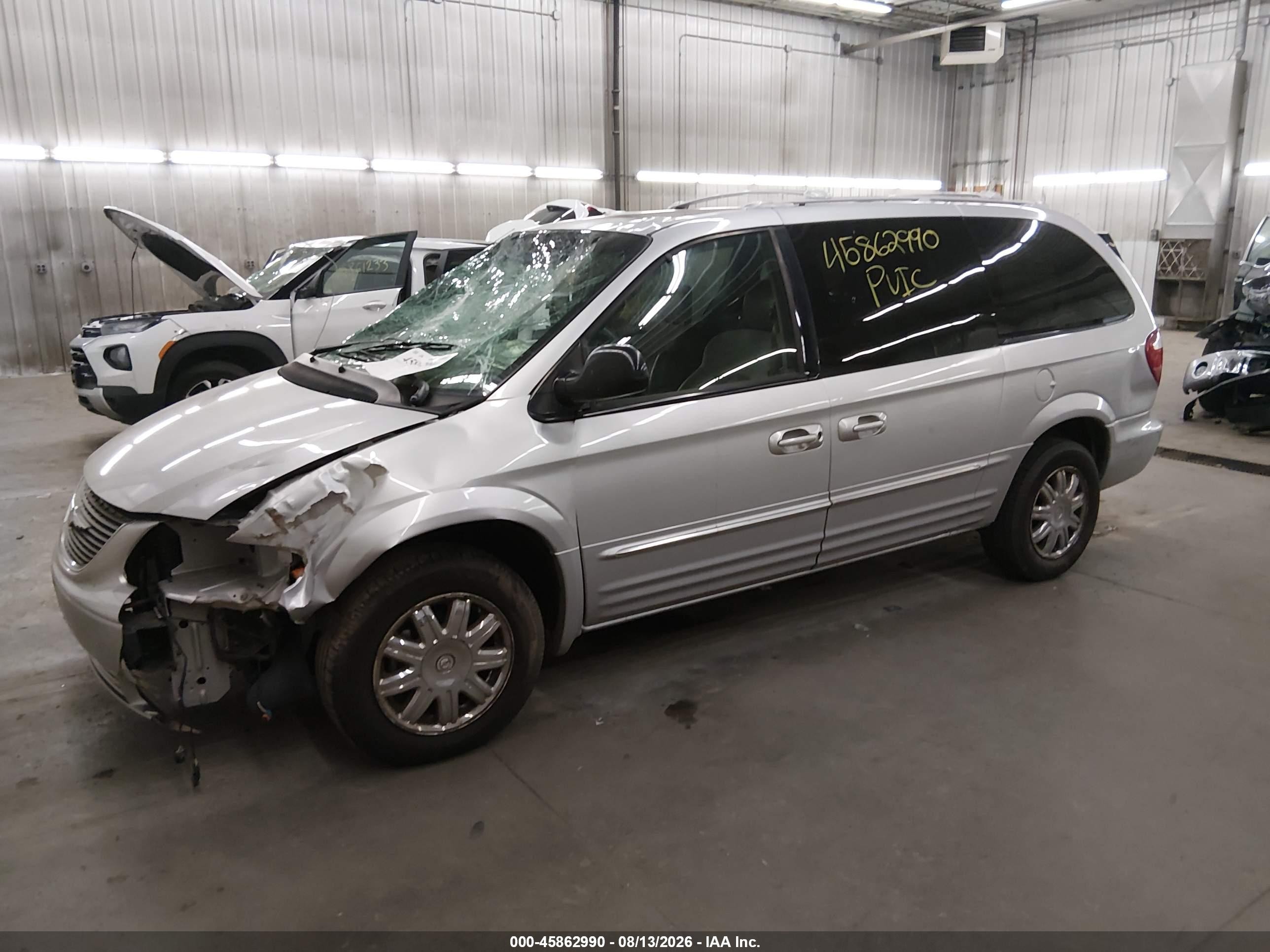 2003 Chrysler Town & Country Limited Серебряный vin: 2C8GP64L43R362603