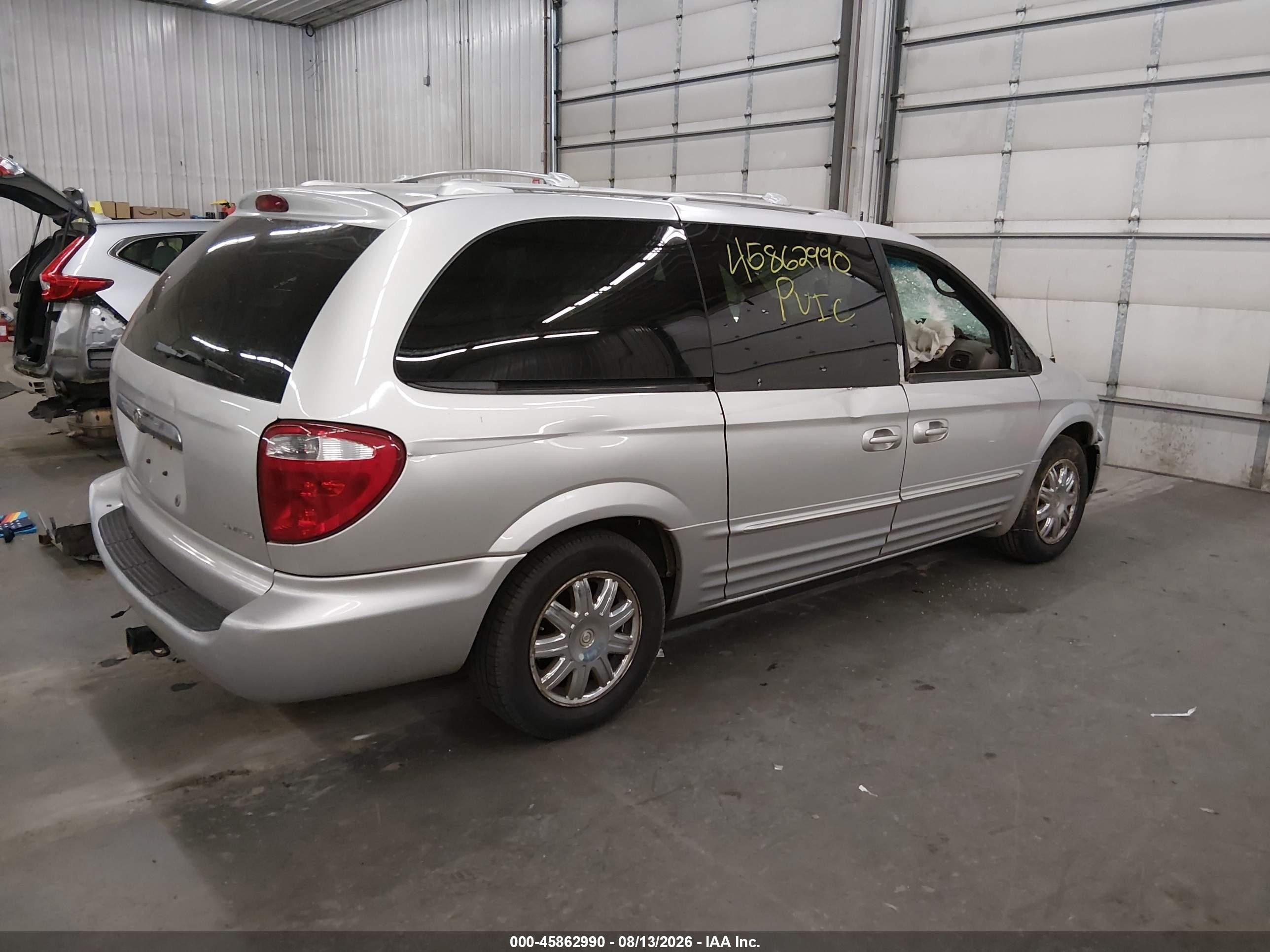 2003 Chrysler Town & Country Limited Серебряный vin: 2C8GP64L43R362603