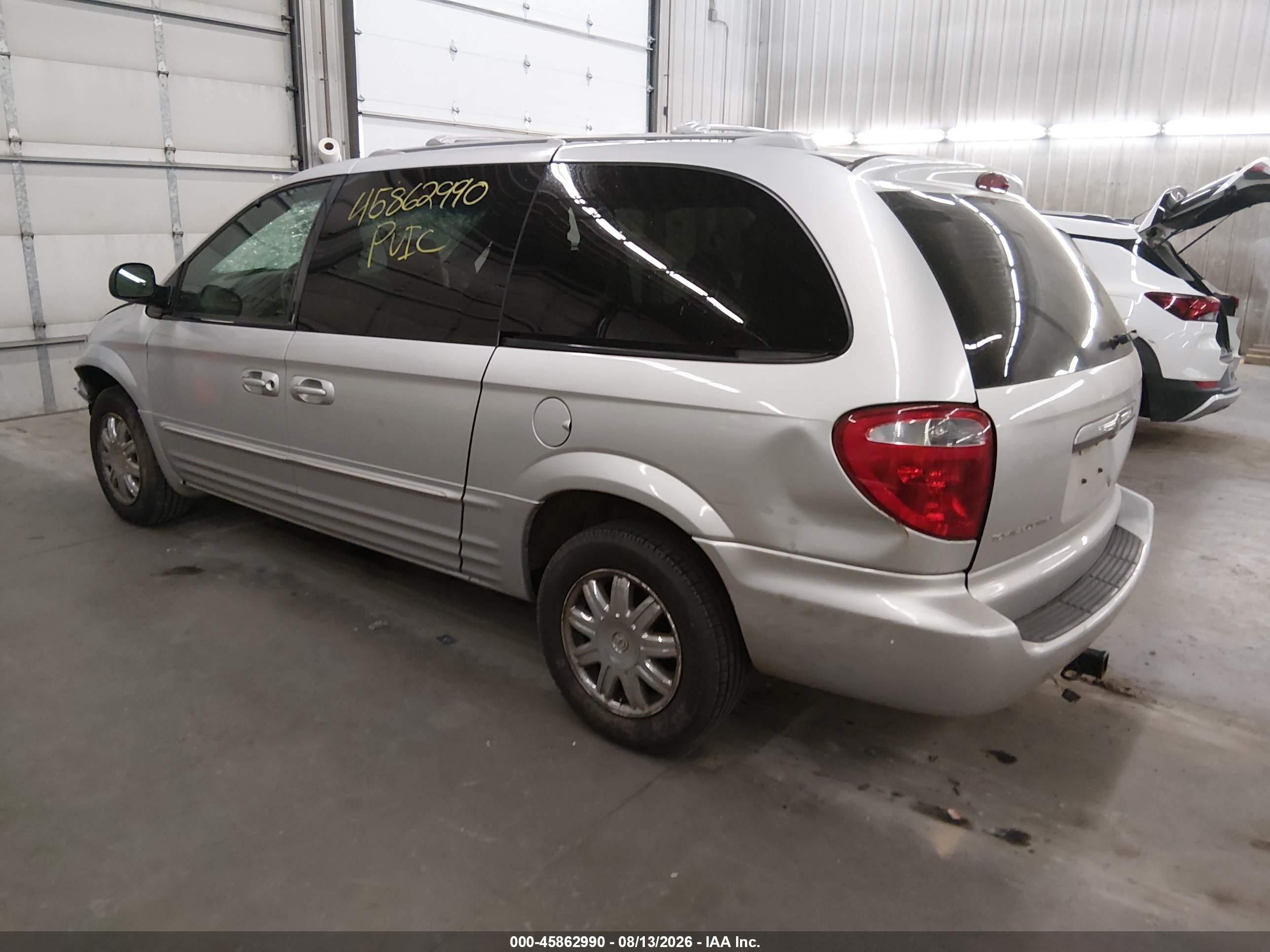 2003 Chrysler Town & Country Limited Серебряный vin: 2C8GP64L43R362603