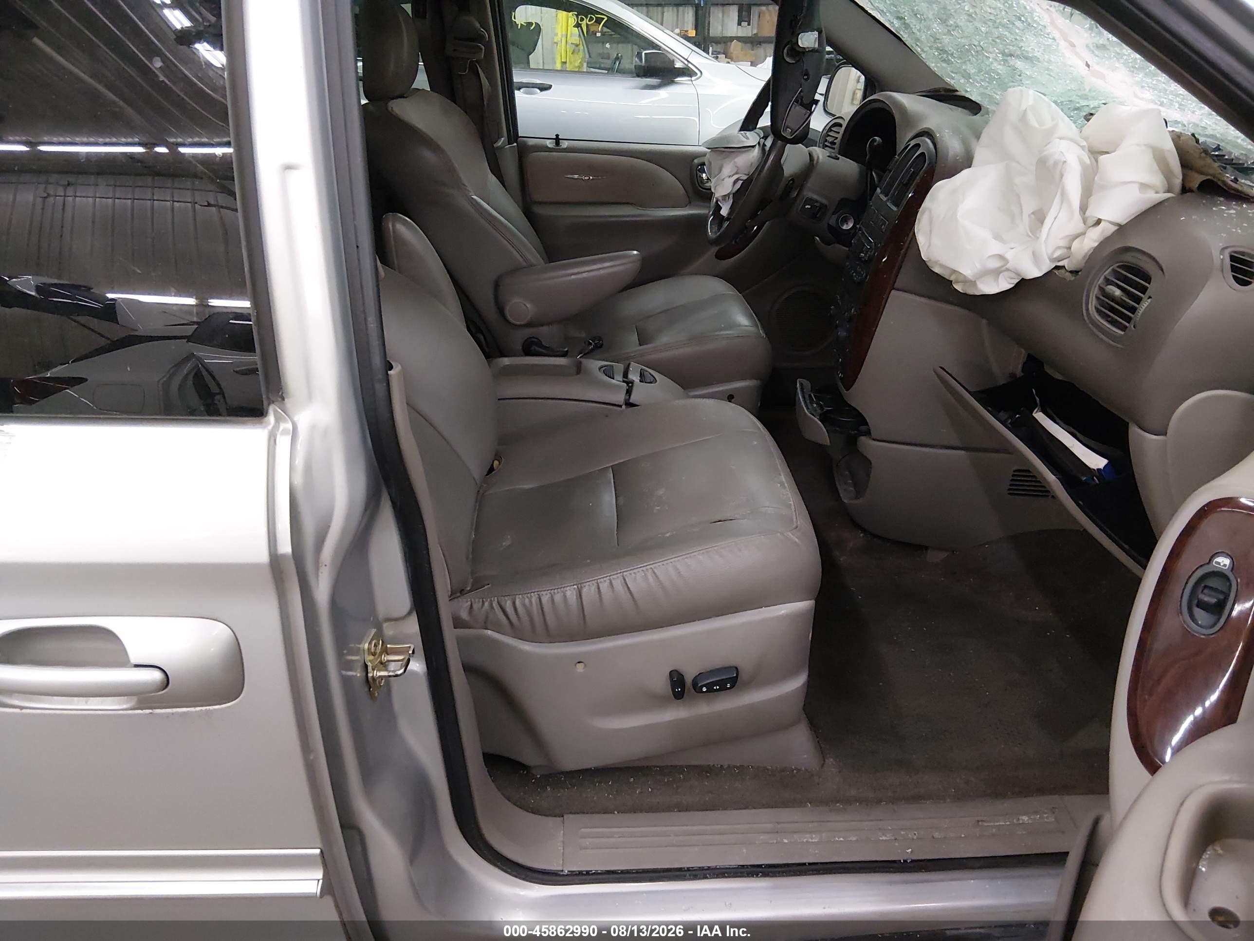 2003 Chrysler Town & Country Limited Серебряный vin: 2C8GP64L43R362603
