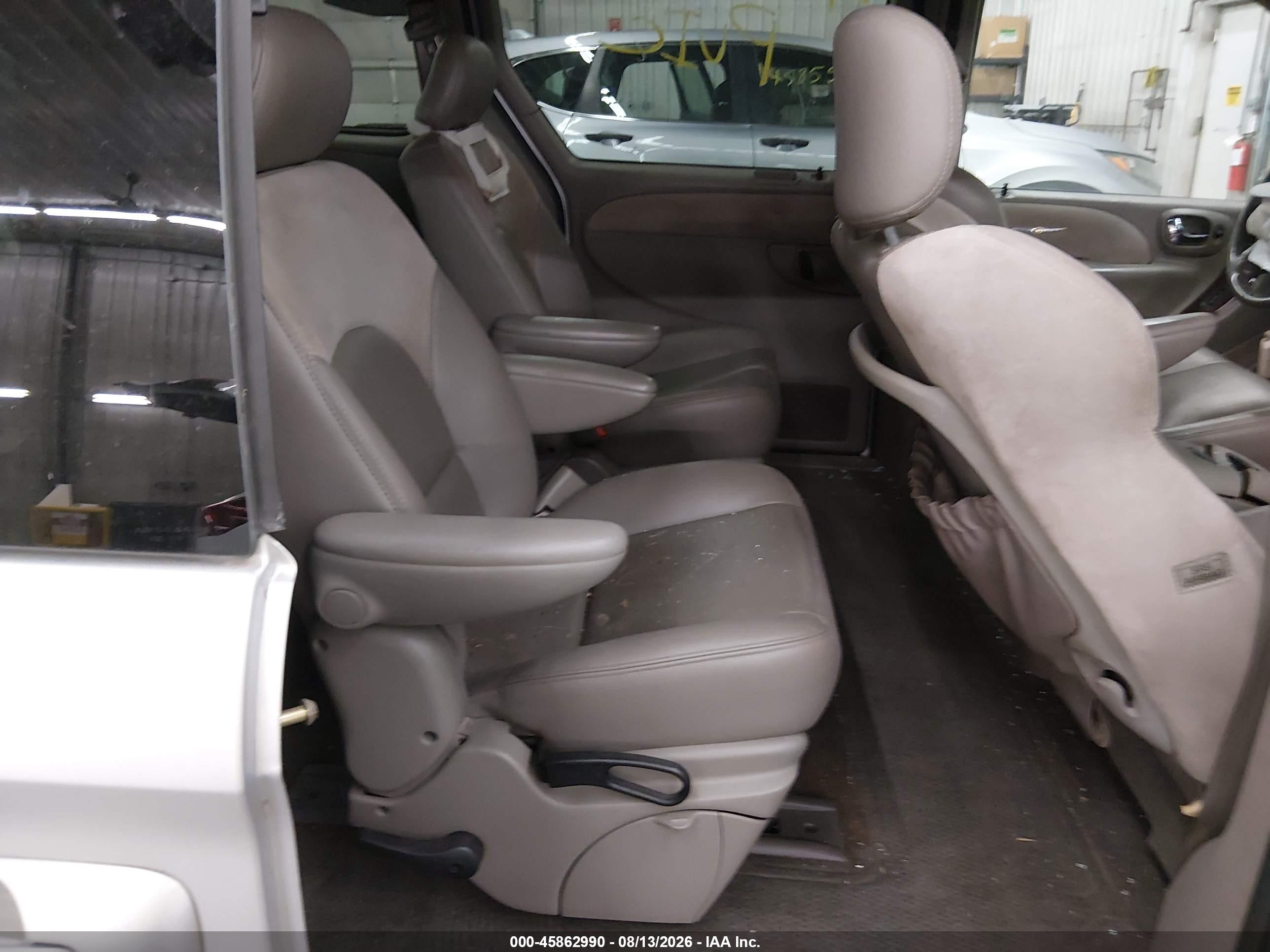 2003 Chrysler Town & Country Limited Серебряный vin: 2C8GP64L43R362603
