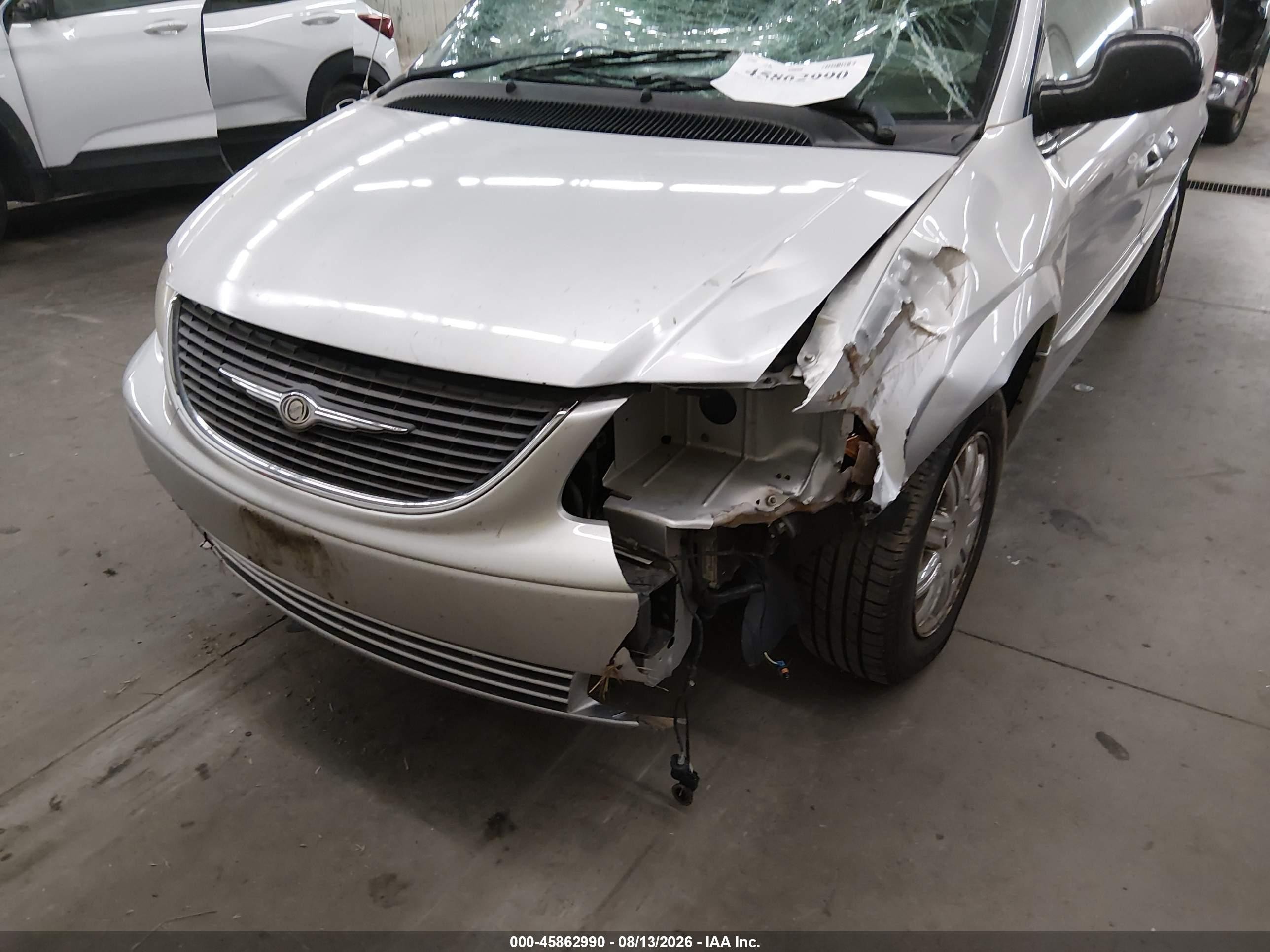 2003 Chrysler Town & Country Limited Серебряный vin: 2C8GP64L43R362603