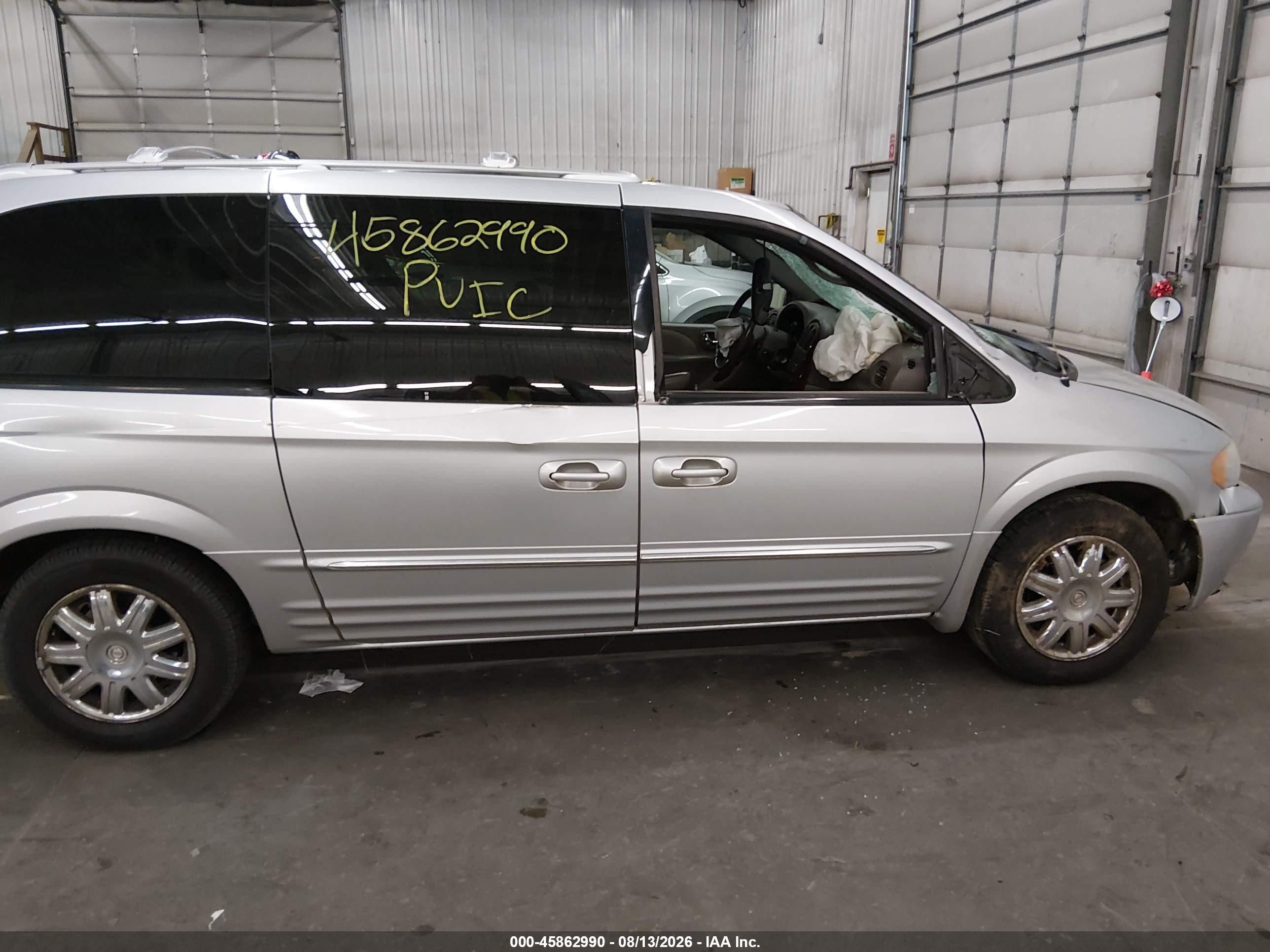 2003 Chrysler Town & Country Limited Серебряный vin: 2C8GP64L43R362603