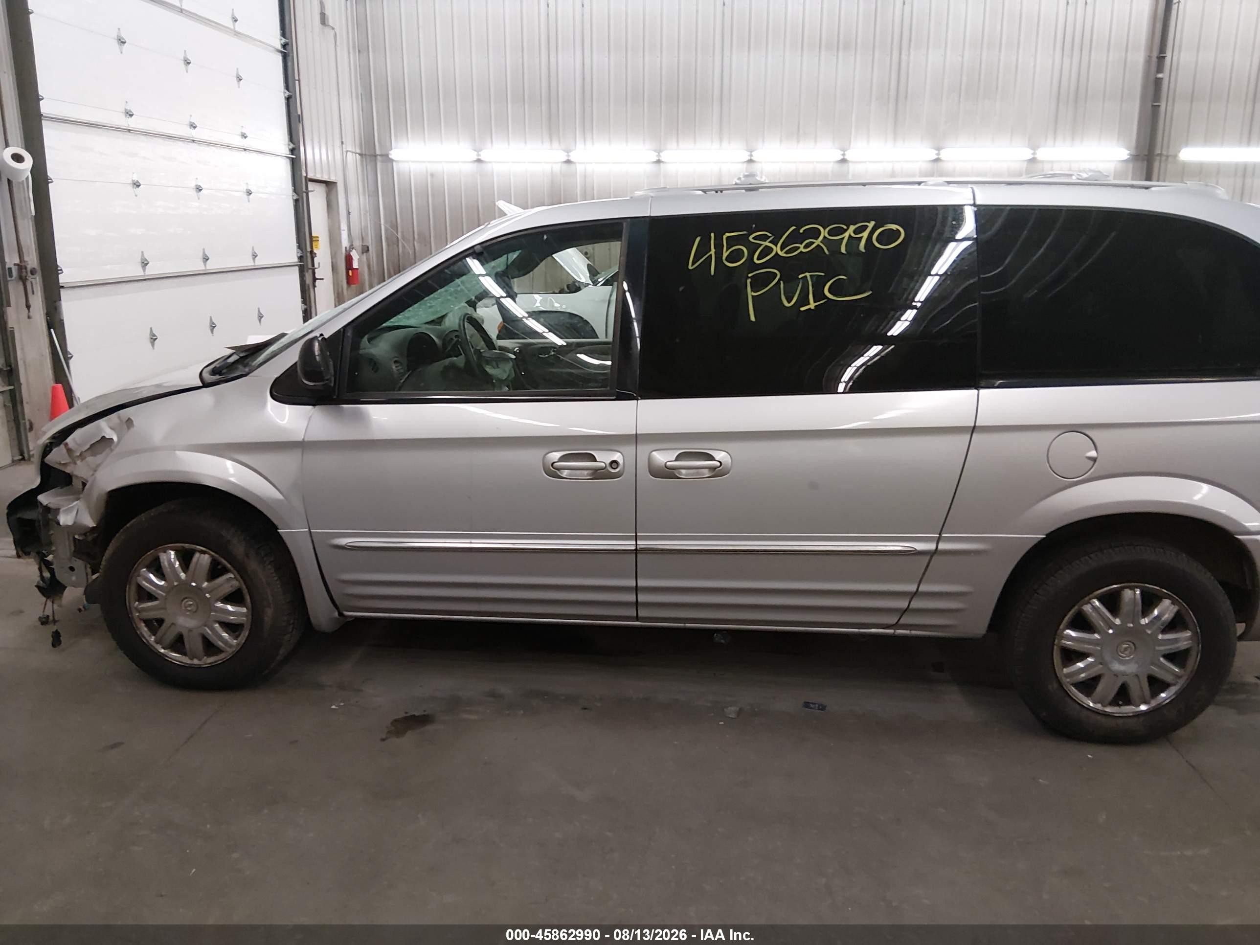 2003 Chrysler Town & Country Limited Серебряный vin: 2C8GP64L43R362603