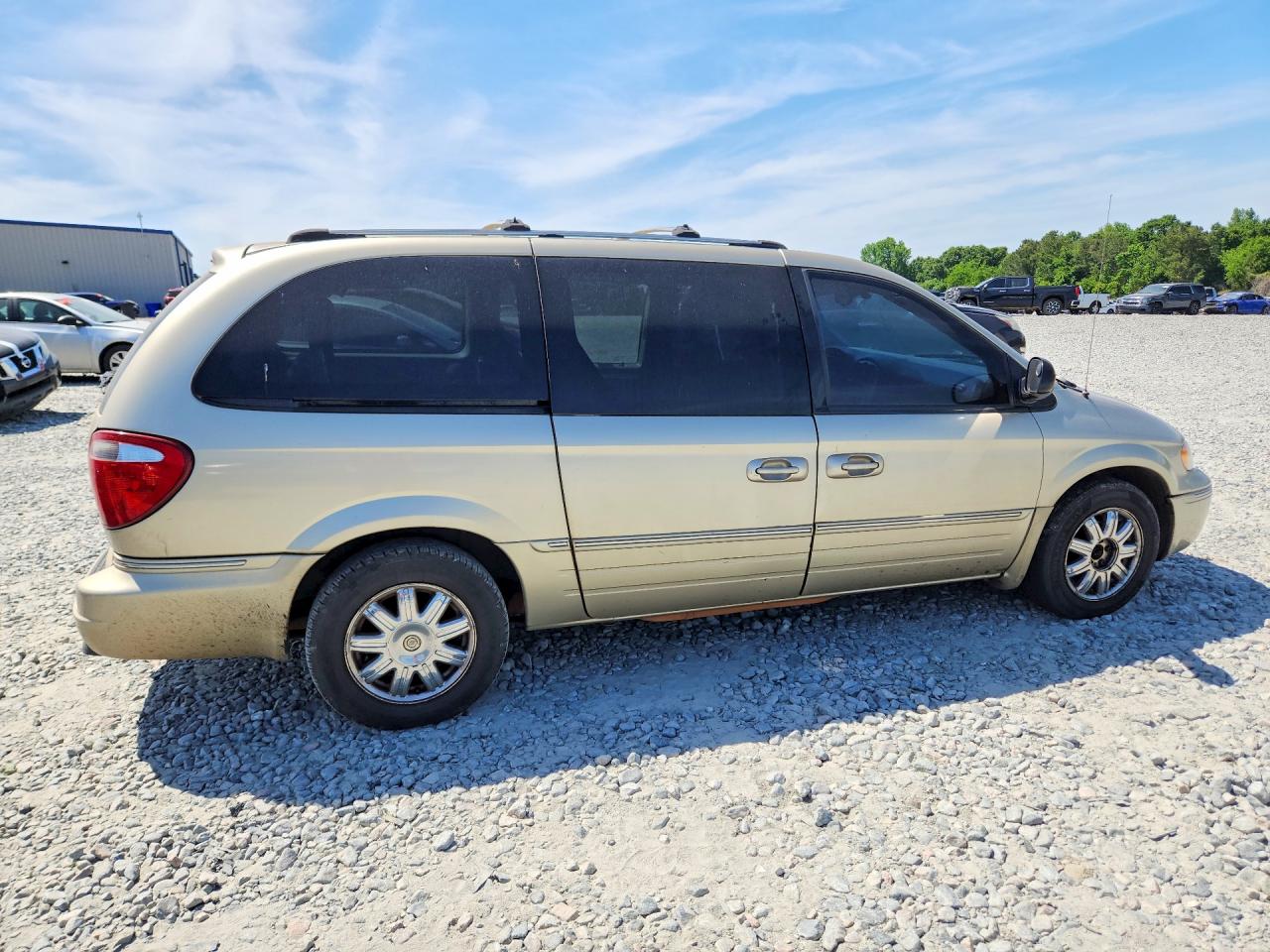 2005 Chrysler Town & Country Limited Gold vin: 2C8GP64L45R286206