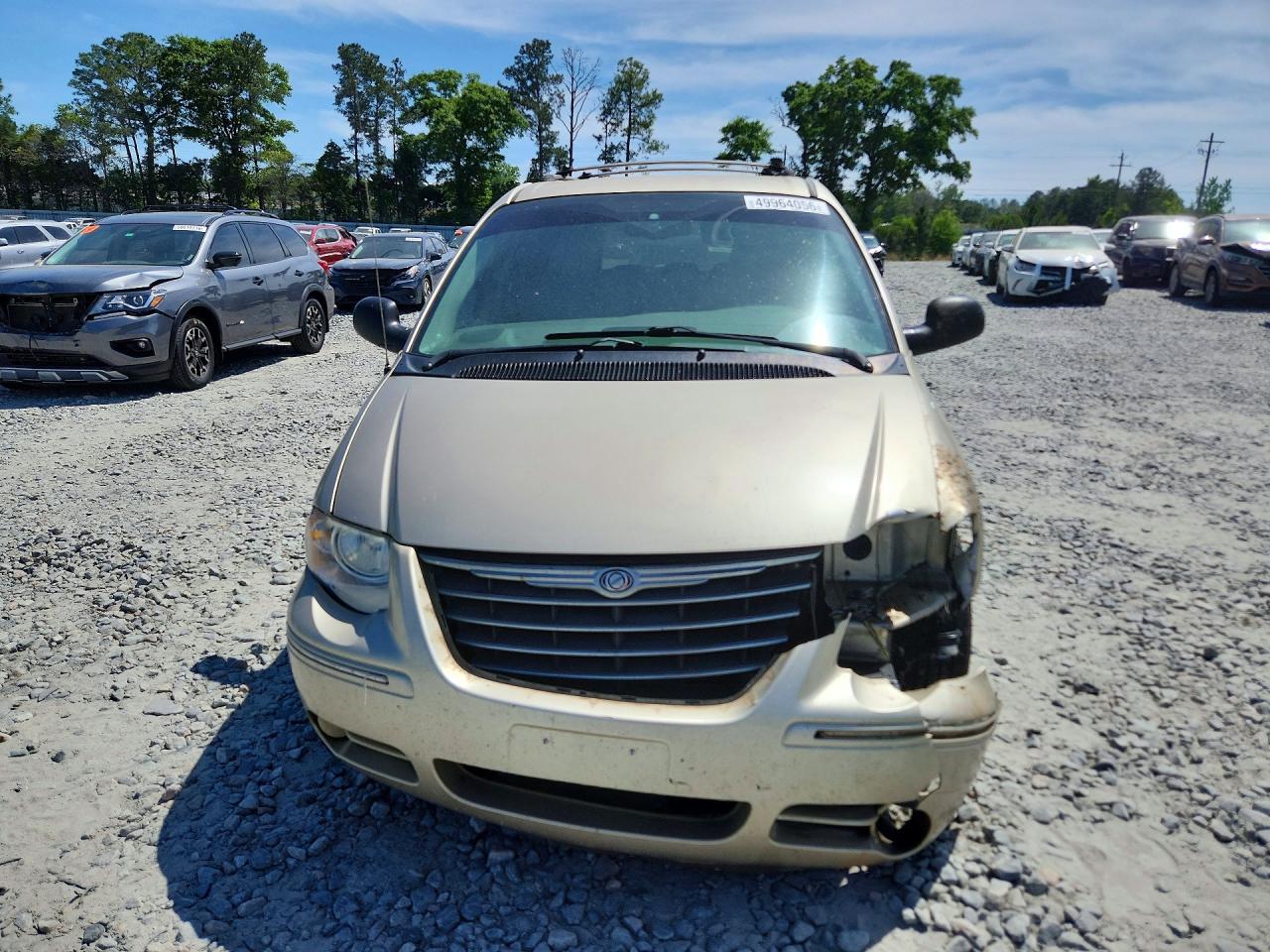 2005 Chrysler Town & Country Limited Gold vin: 2C8GP64L45R286206