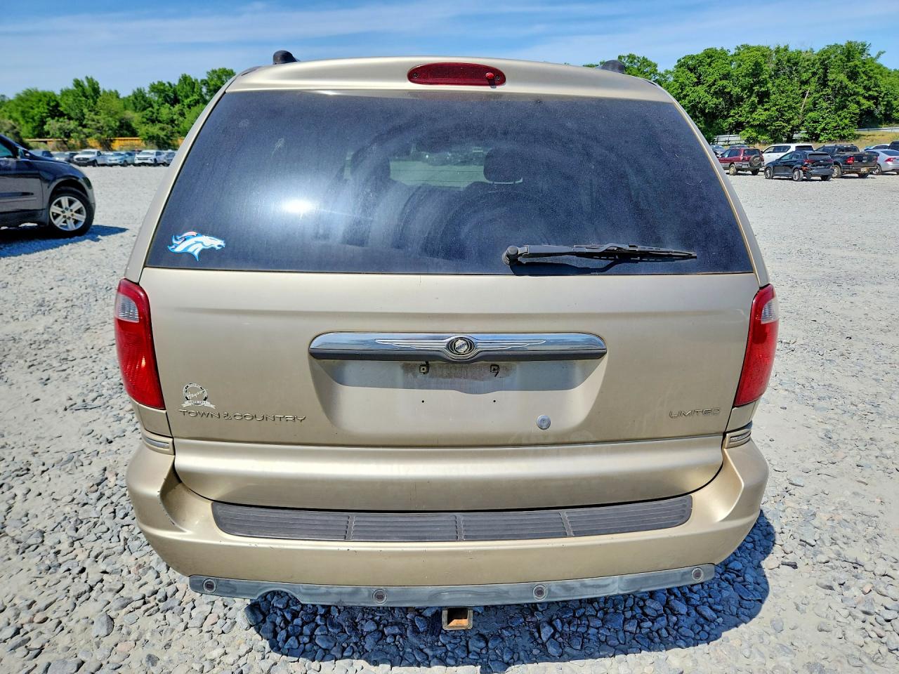 2005 Chrysler Town & Country Limited Gold vin: 2C8GP64L45R286206