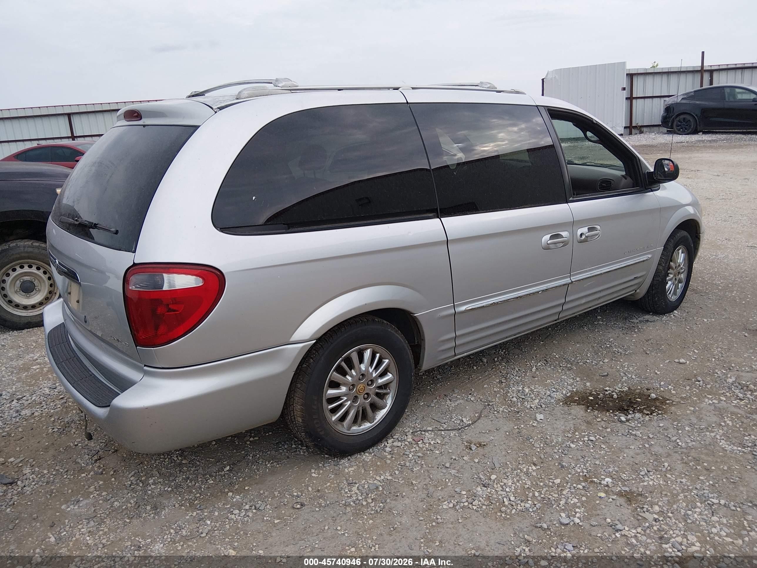 2001 Chrysler Town & Country Limited Silver vin: 2C8GP64L51R240555