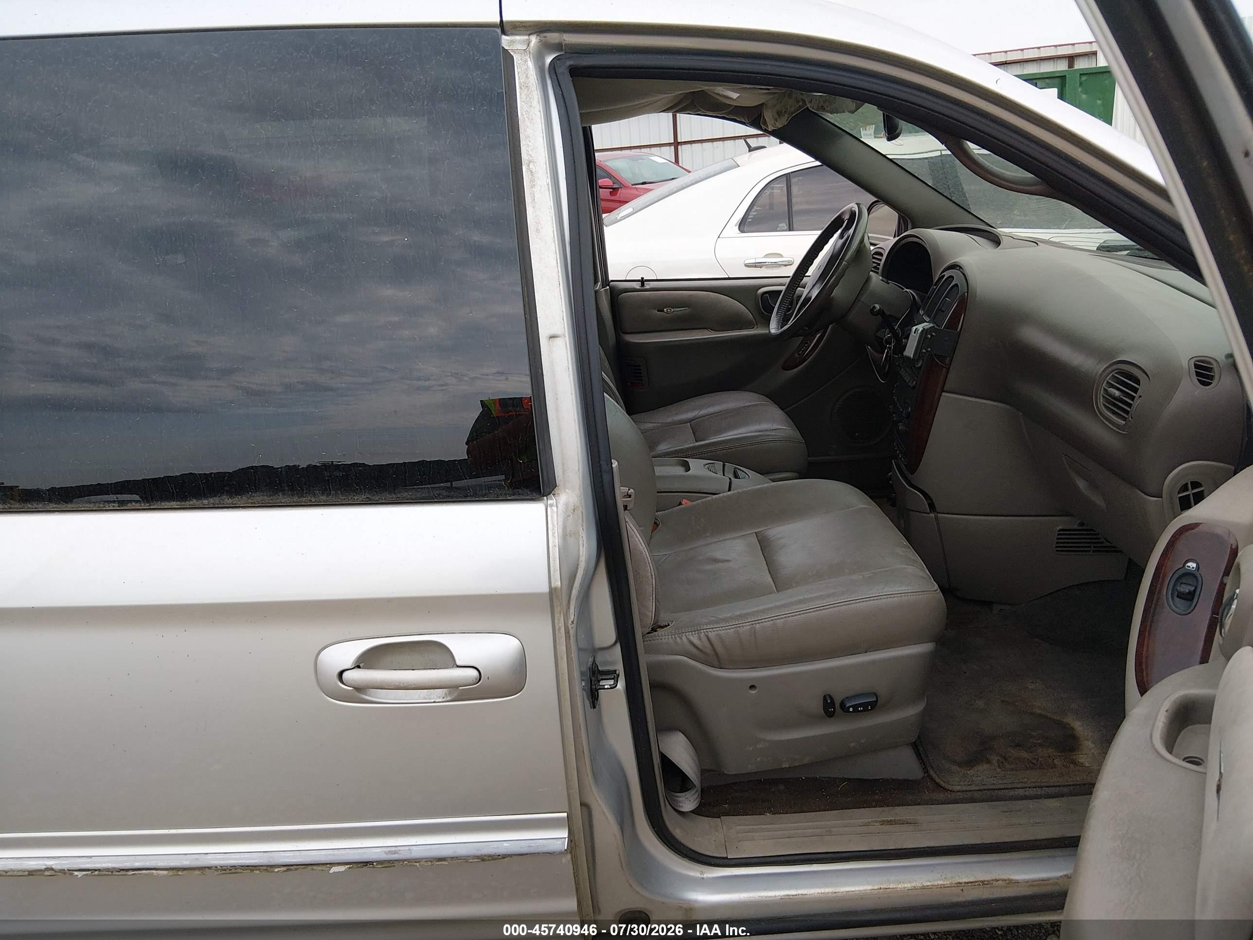 2001 Chrysler Town & Country Limited Silver vin: 2C8GP64L51R240555