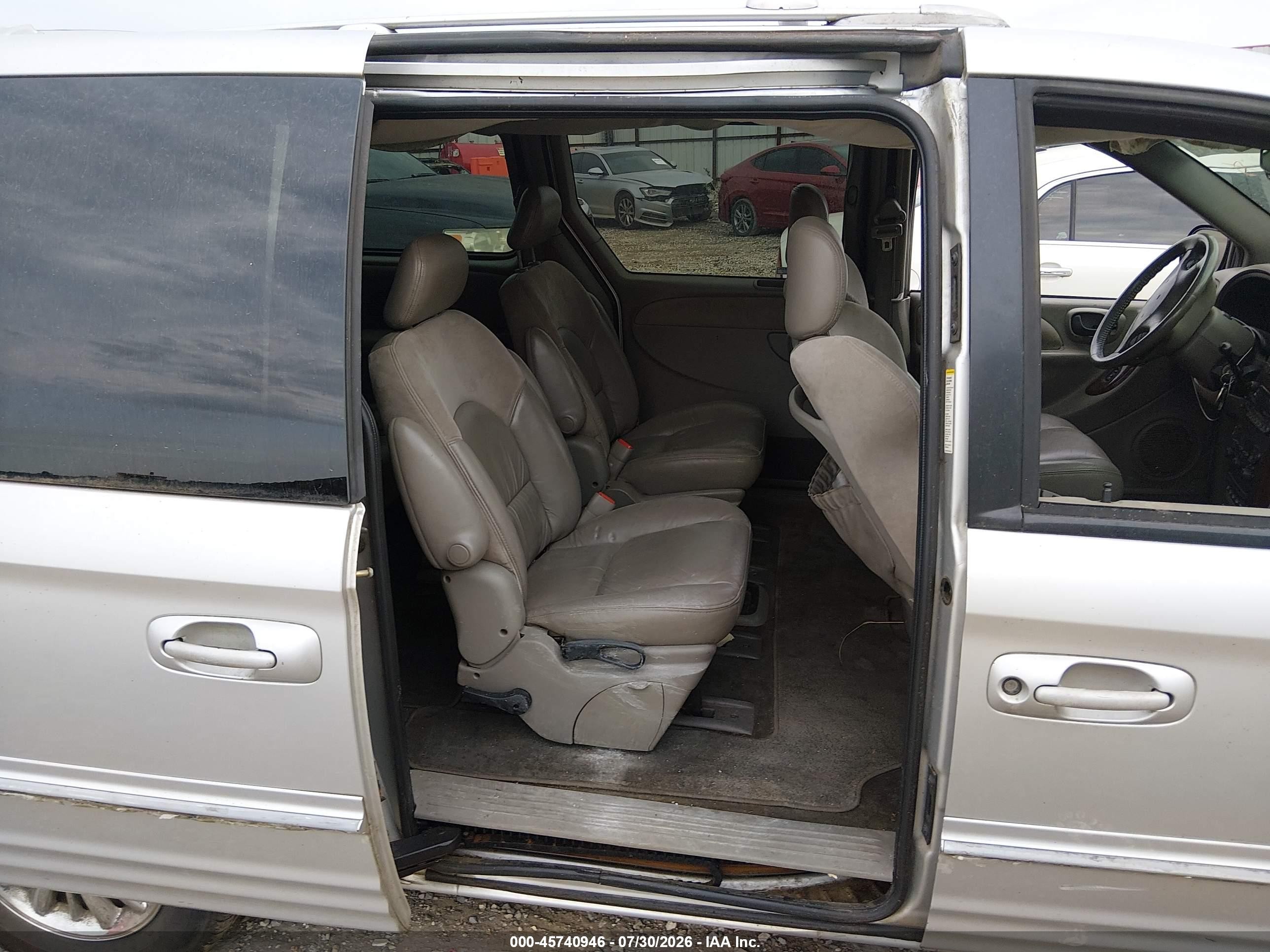2001 Chrysler Town & Country Limited Silver vin: 2C8GP64L51R240555