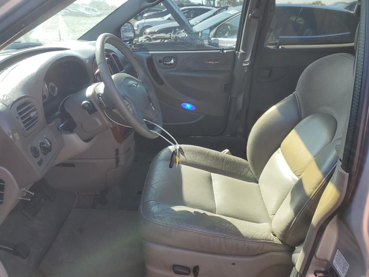 2001 Chrysler Town & Country Limited Silver vin: 2C8GP64L51R240670