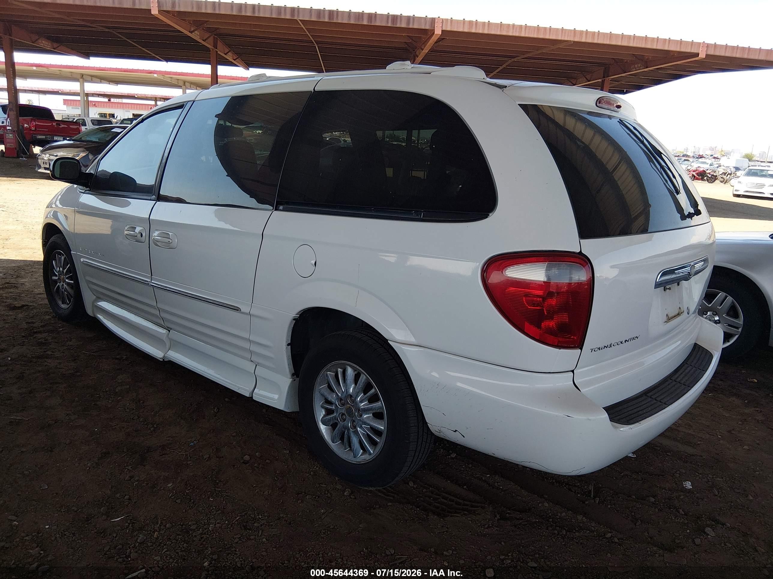 2002 Chrysler Town & Country Limited White vin: 2C8GP64L52R533230