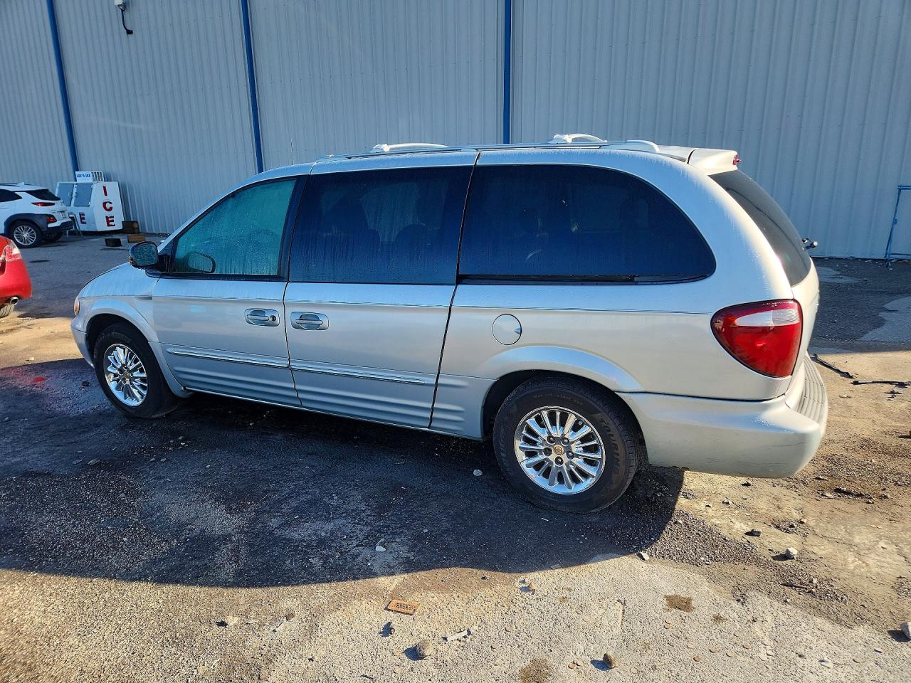 2002 Chrysler Town & Country Limited Blue vin: 2C8GP64L52R638771