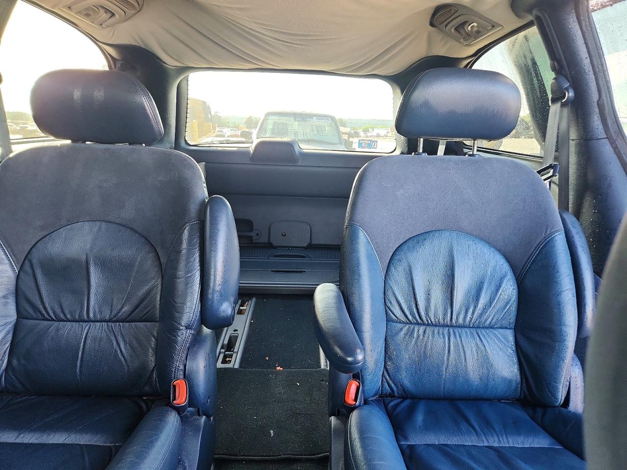 2002 Chrysler Town & Country Limited Blue vin: 2C8GP64L52R638771