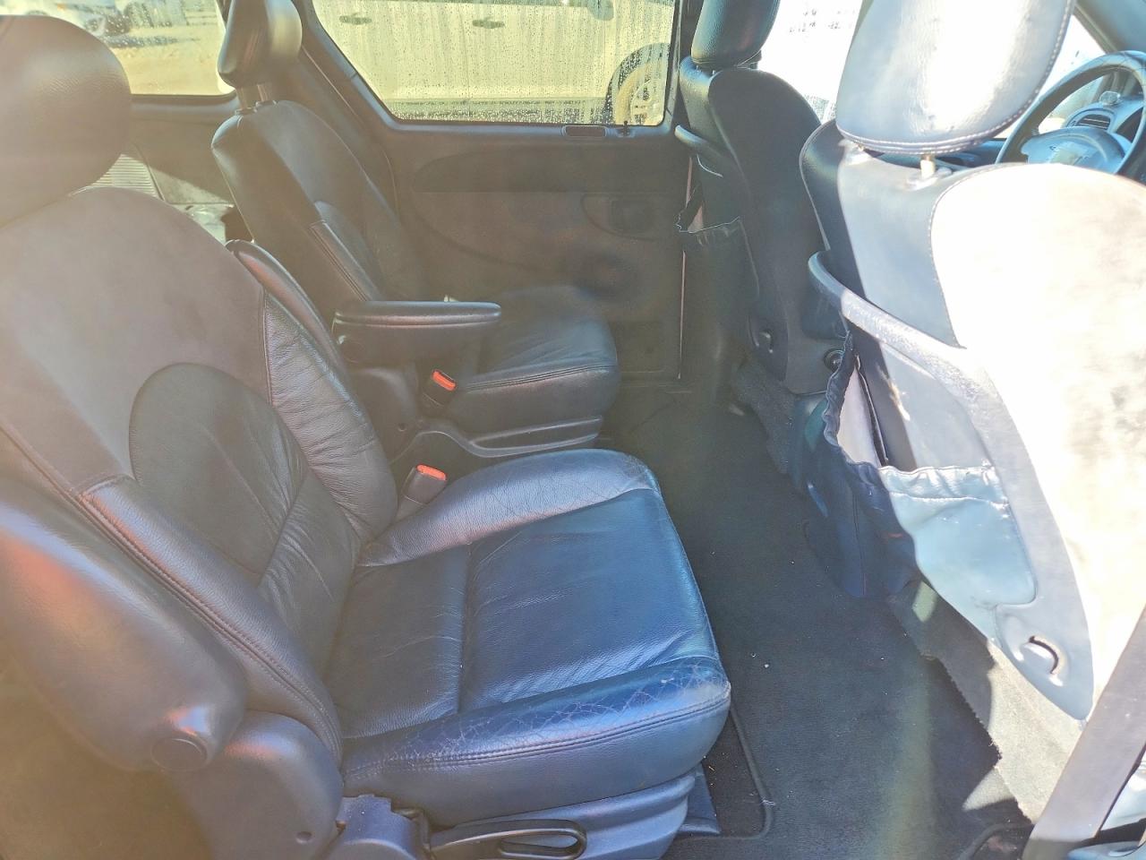 2002 Chrysler Town & Country Limited Blue vin: 2C8GP64L52R638771