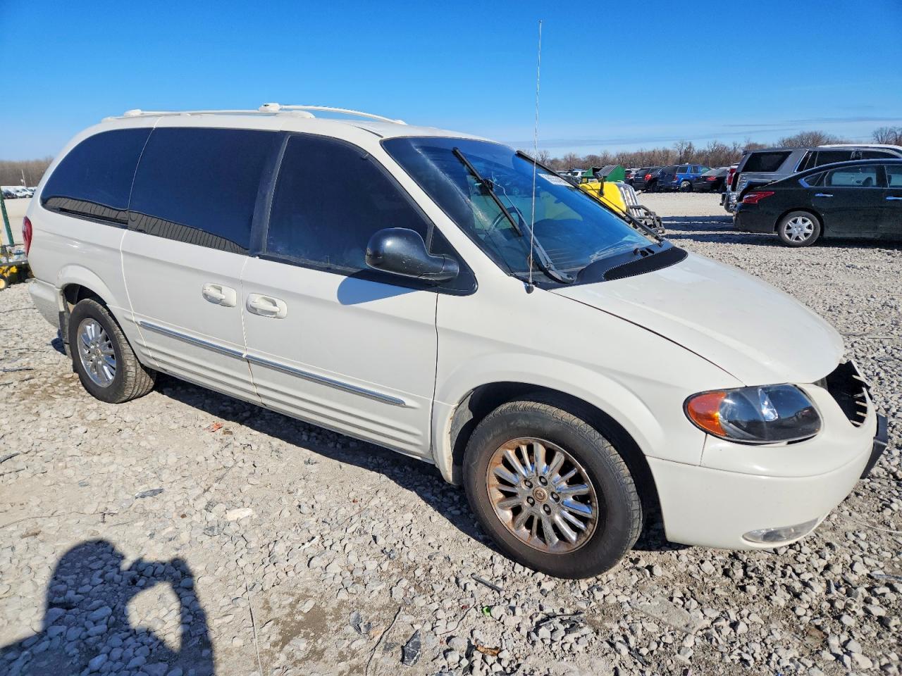 2003 Chrysler Town & Country Limited White vin: 2C8GP64L53R108320
