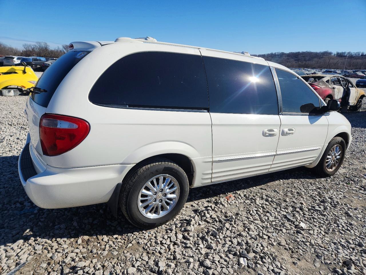 2003 Chrysler Town & Country Limited White vin: 2C8GP64L53R108320