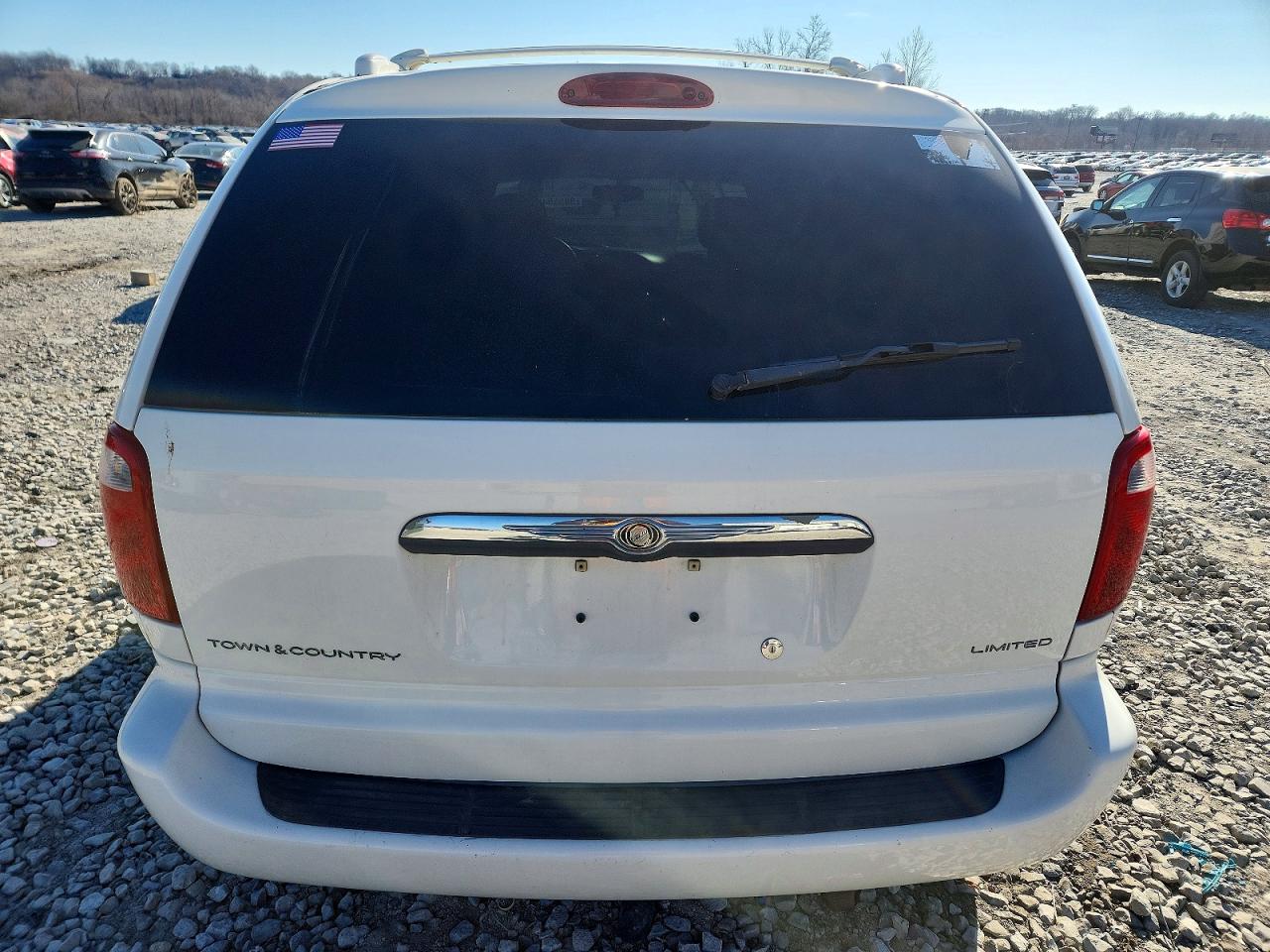 2003 Chrysler Town & Country Limited White vin: 2C8GP64L53R108320