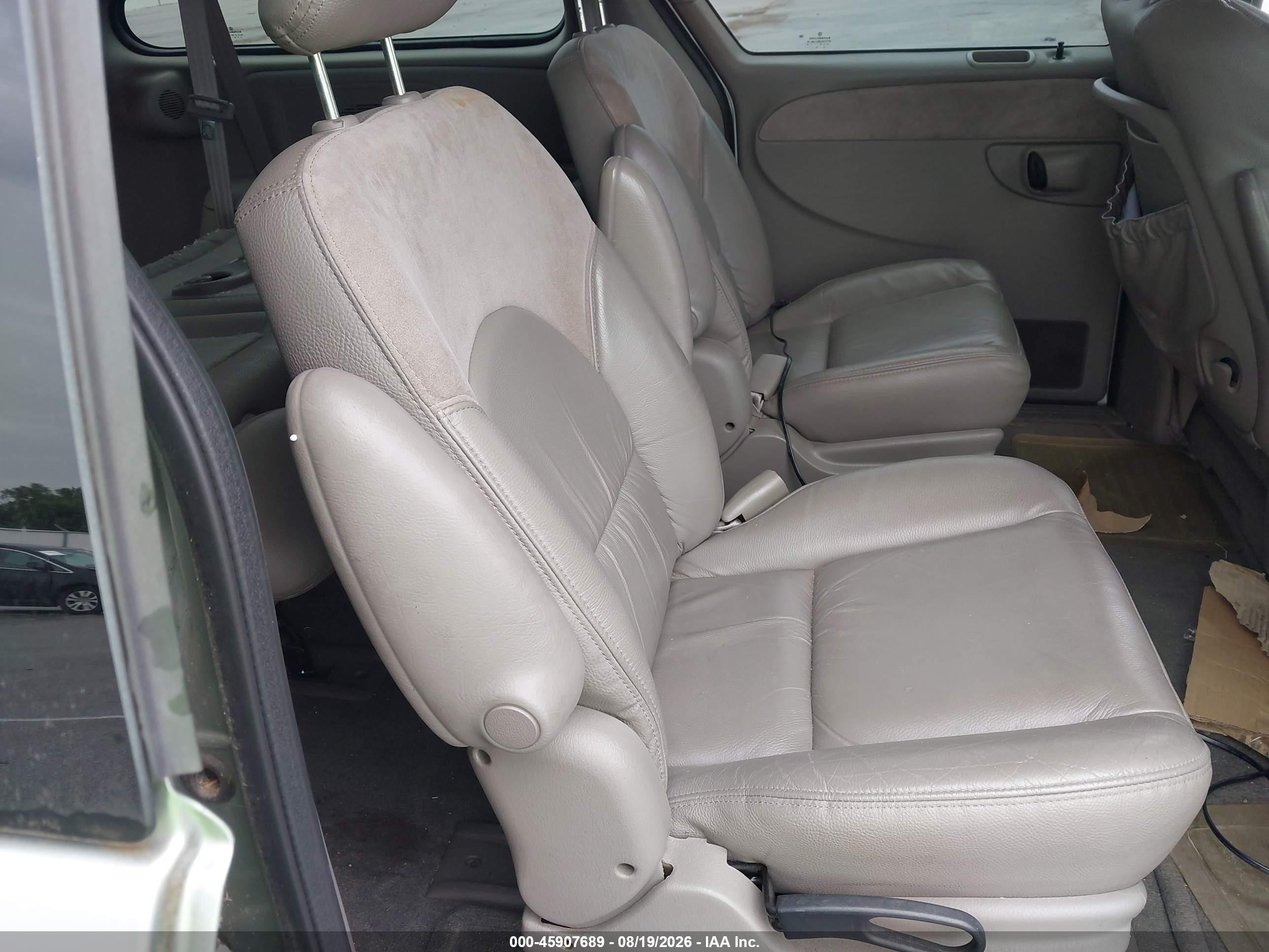 2003 Chrysler Town & Country Limited Silver vin: 2C8GP64L53R215545