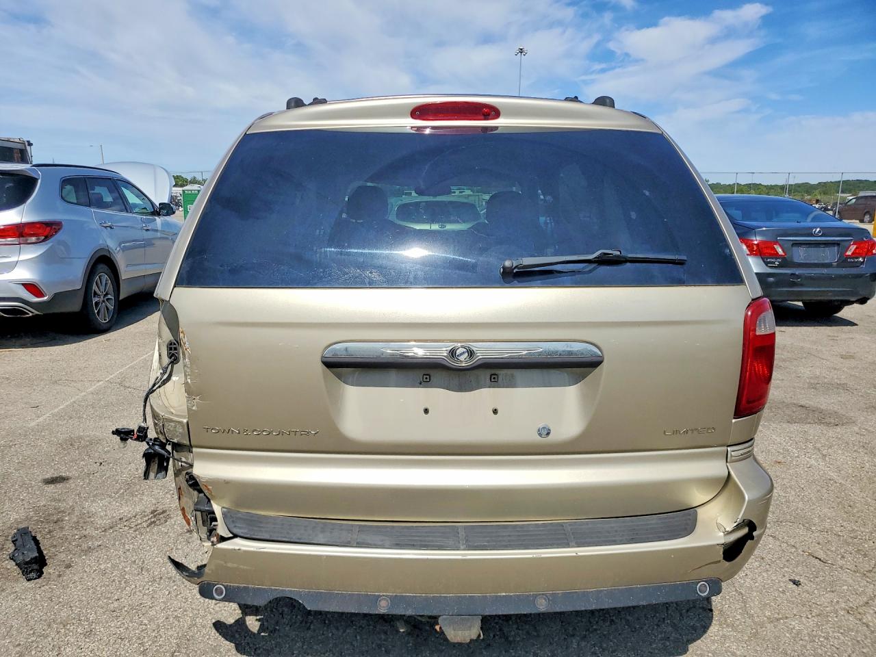 2005 Chrysler Town & Country Limited Beige vin: 2C8GP64L55R229609