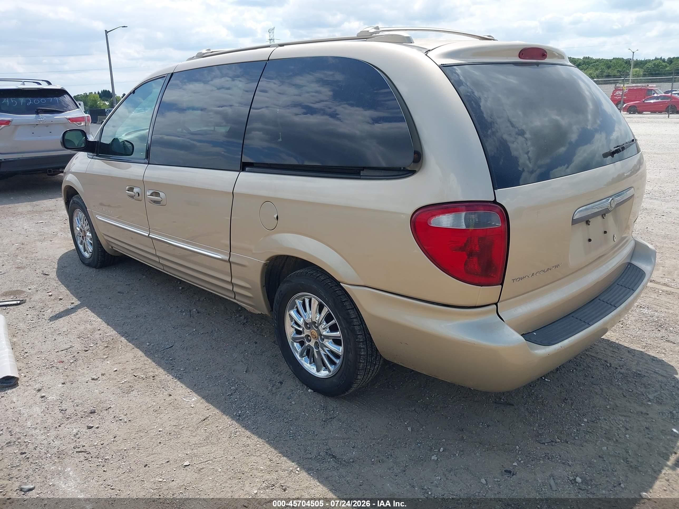 2001 Chrysler Town & Country Limited Gold vin: 2C8GP64L61R139797