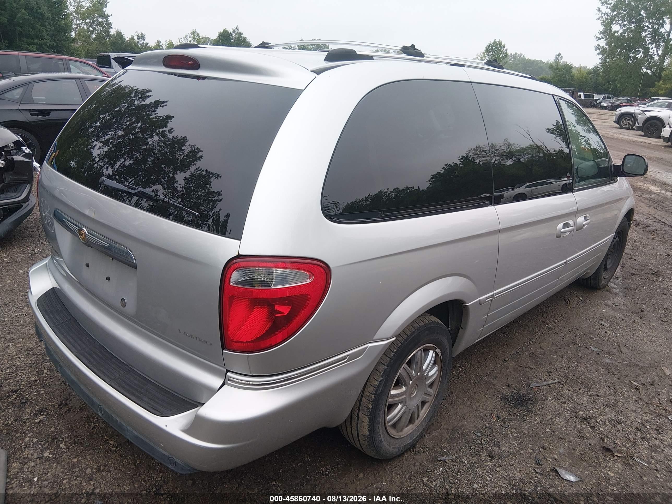 2005 Chrysler Town & Country Limited Silver vin: 2C8GP64L65R418429