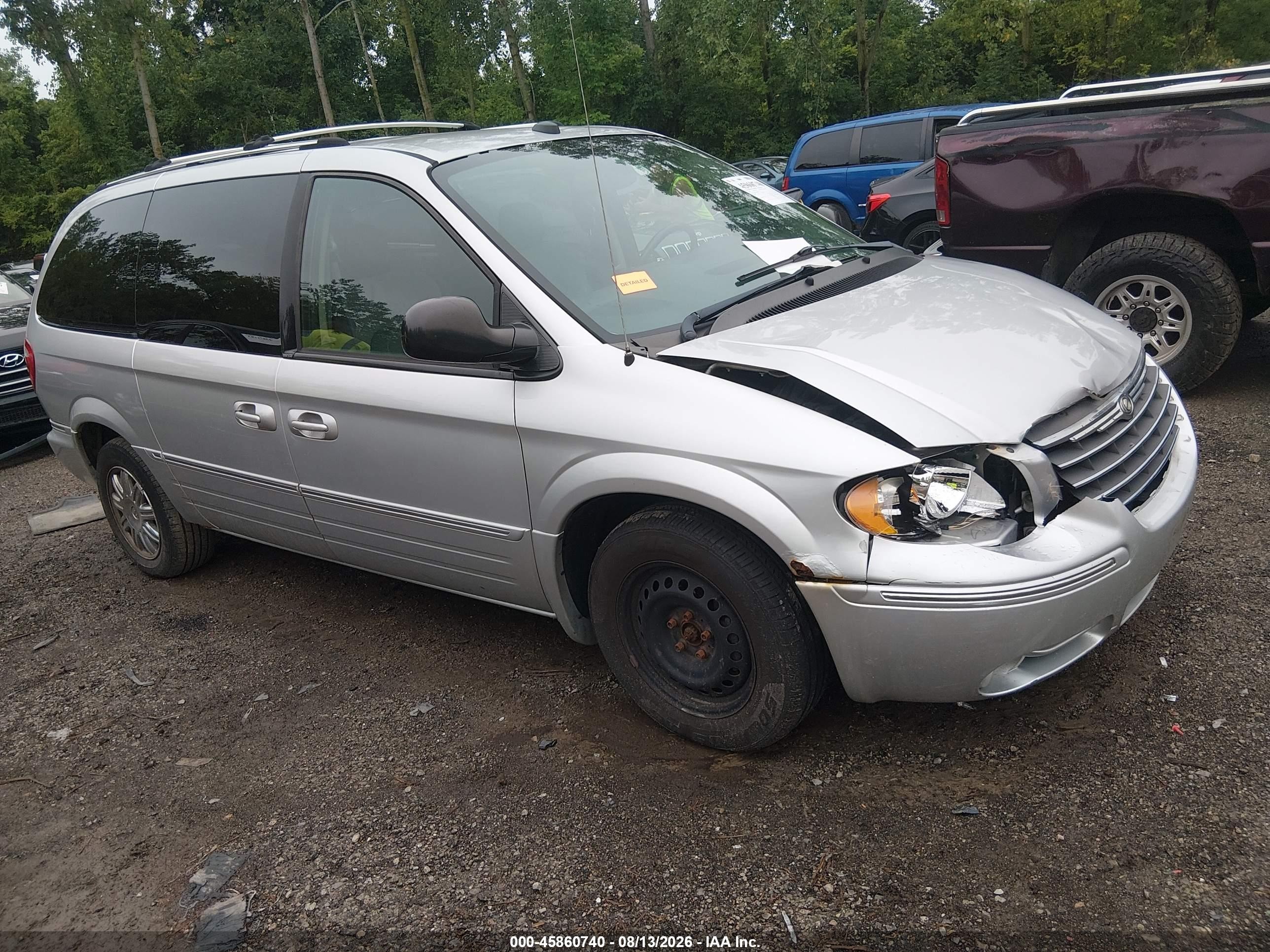 2005 Chrysler Town & Country Limited Серебряный vin: 2C8GP64L65R418429
