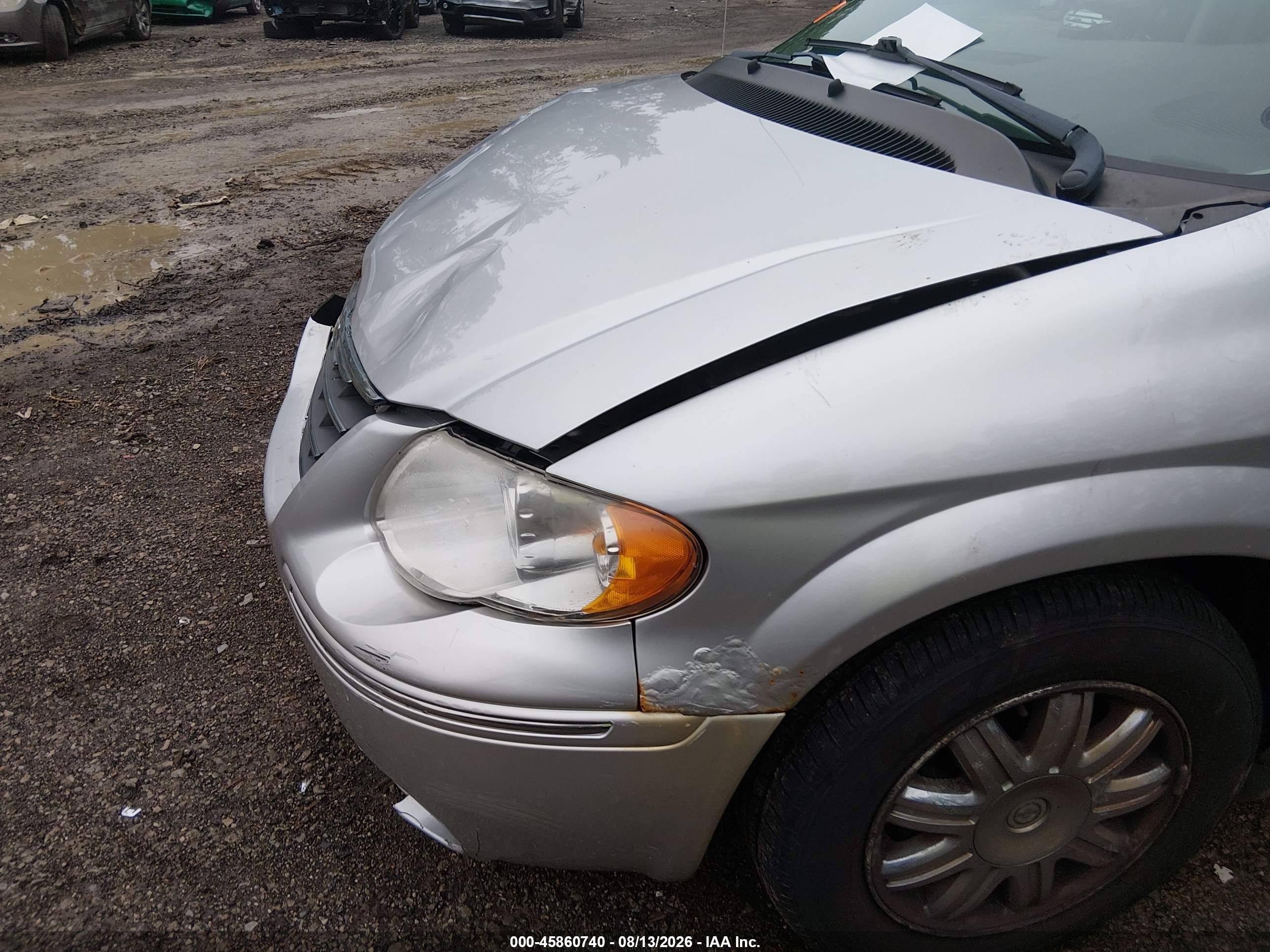 2005 Chrysler Town & Country Limited Silver vin: 2C8GP64L65R418429