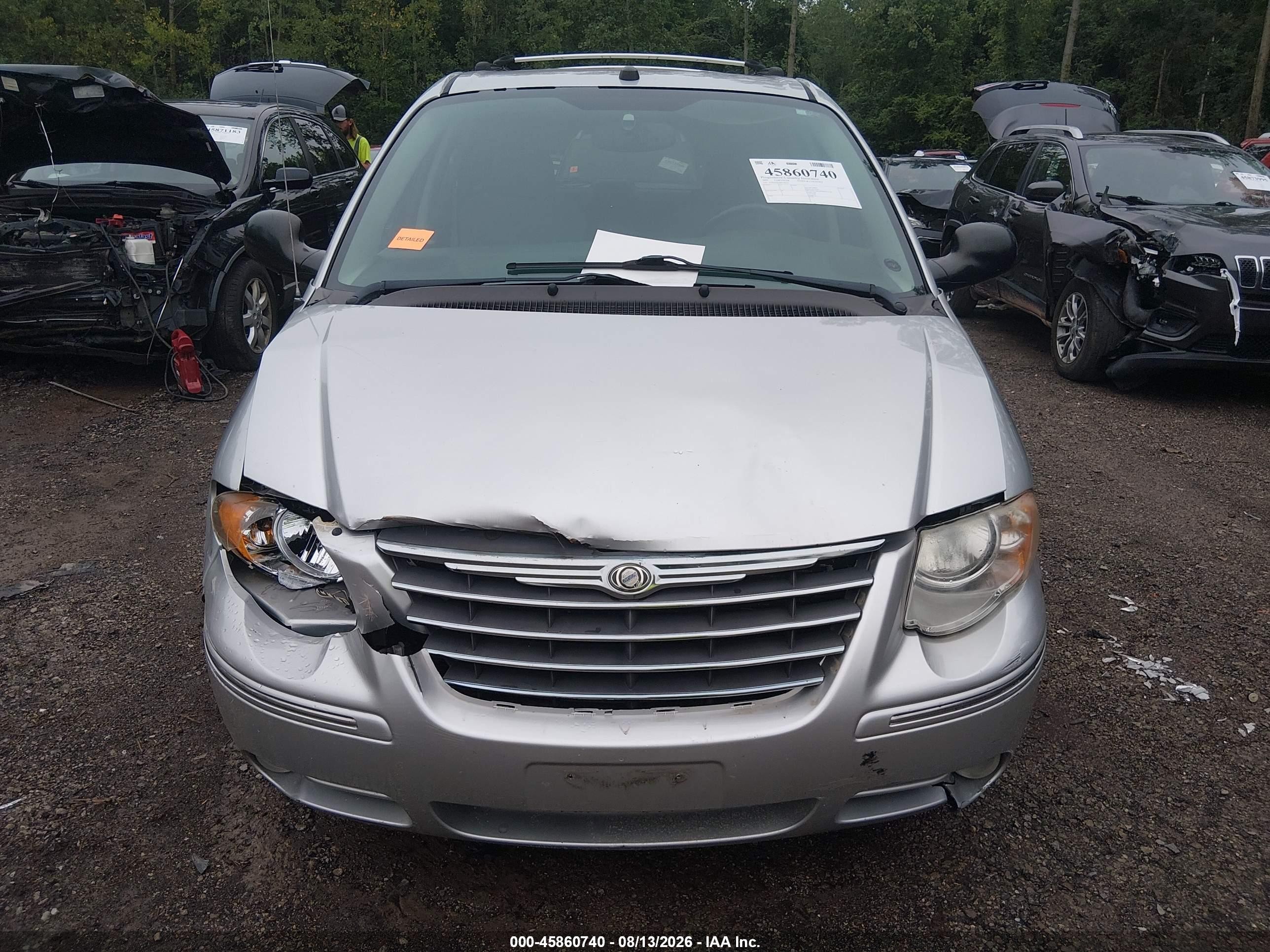 2005 Chrysler Town & Country Limited Silver vin: 2C8GP64L65R418429