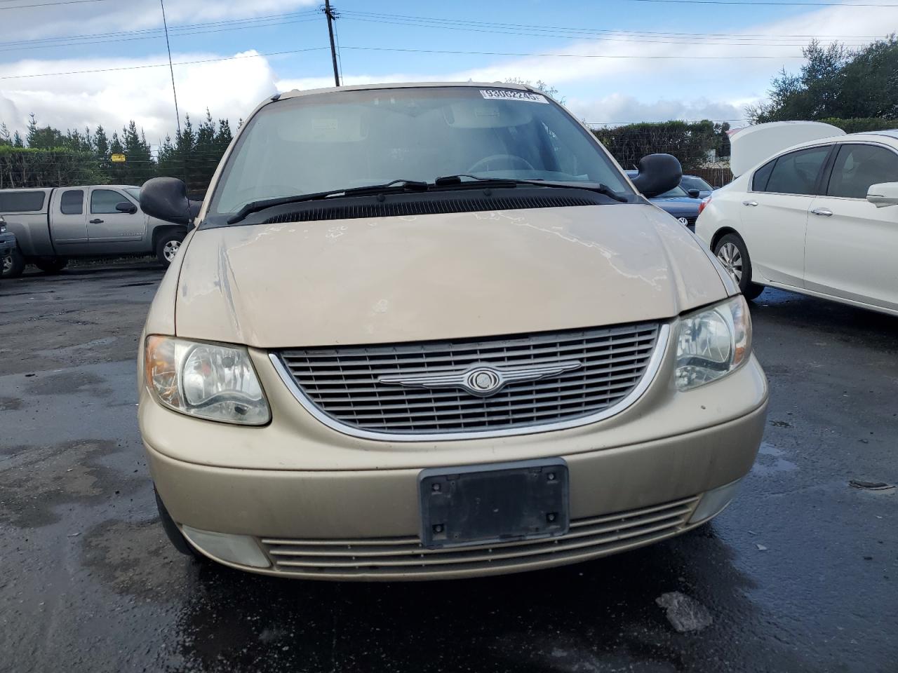 2001 Chrysler Town & Country Limited Gold vin: 2C8GP64L71R147357