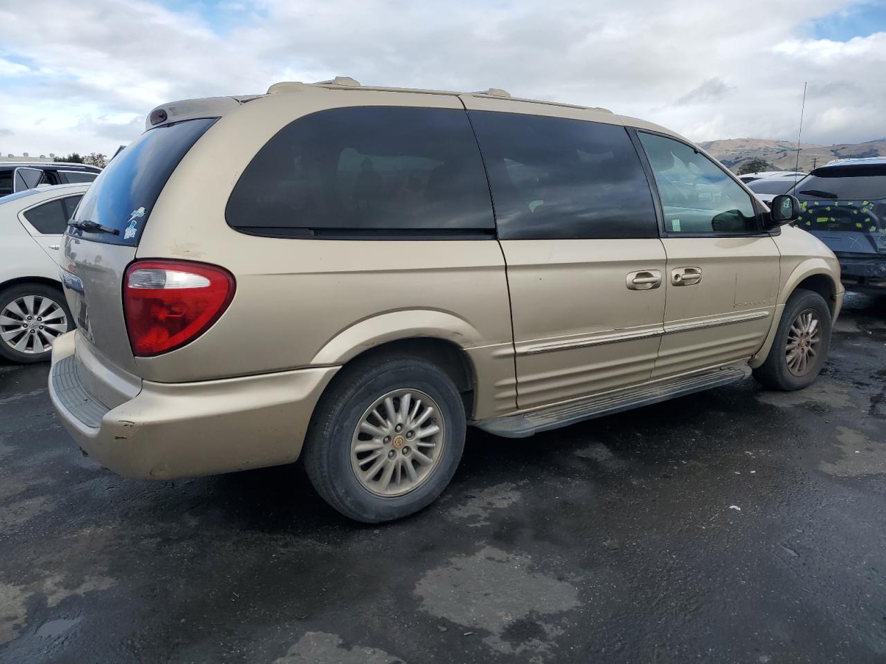 2001 Chrysler Town & Country Limited Gold vin: 2C8GP64L71R147357
