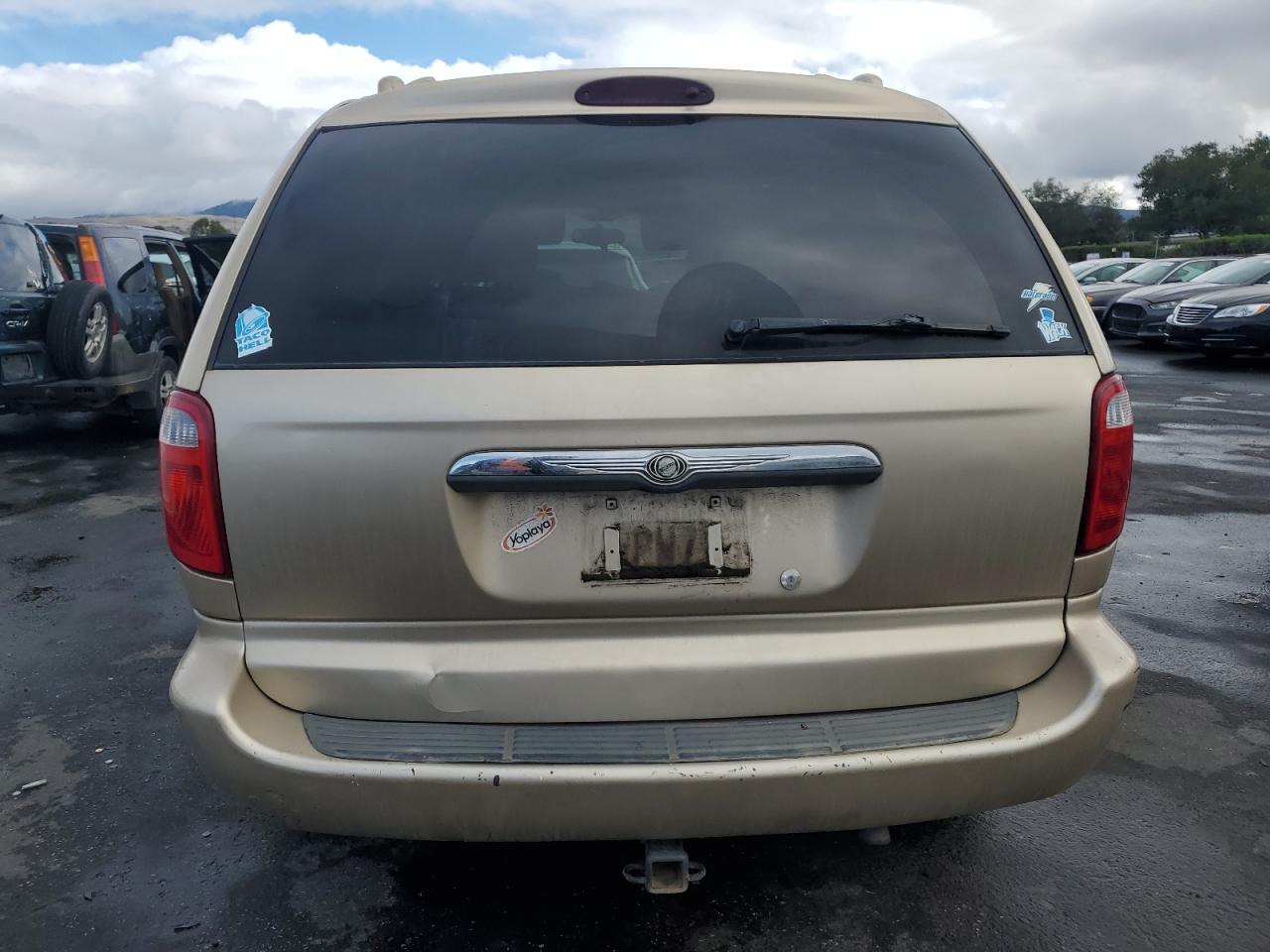 2001 Chrysler Town & Country Limited Gold vin: 2C8GP64L71R147357