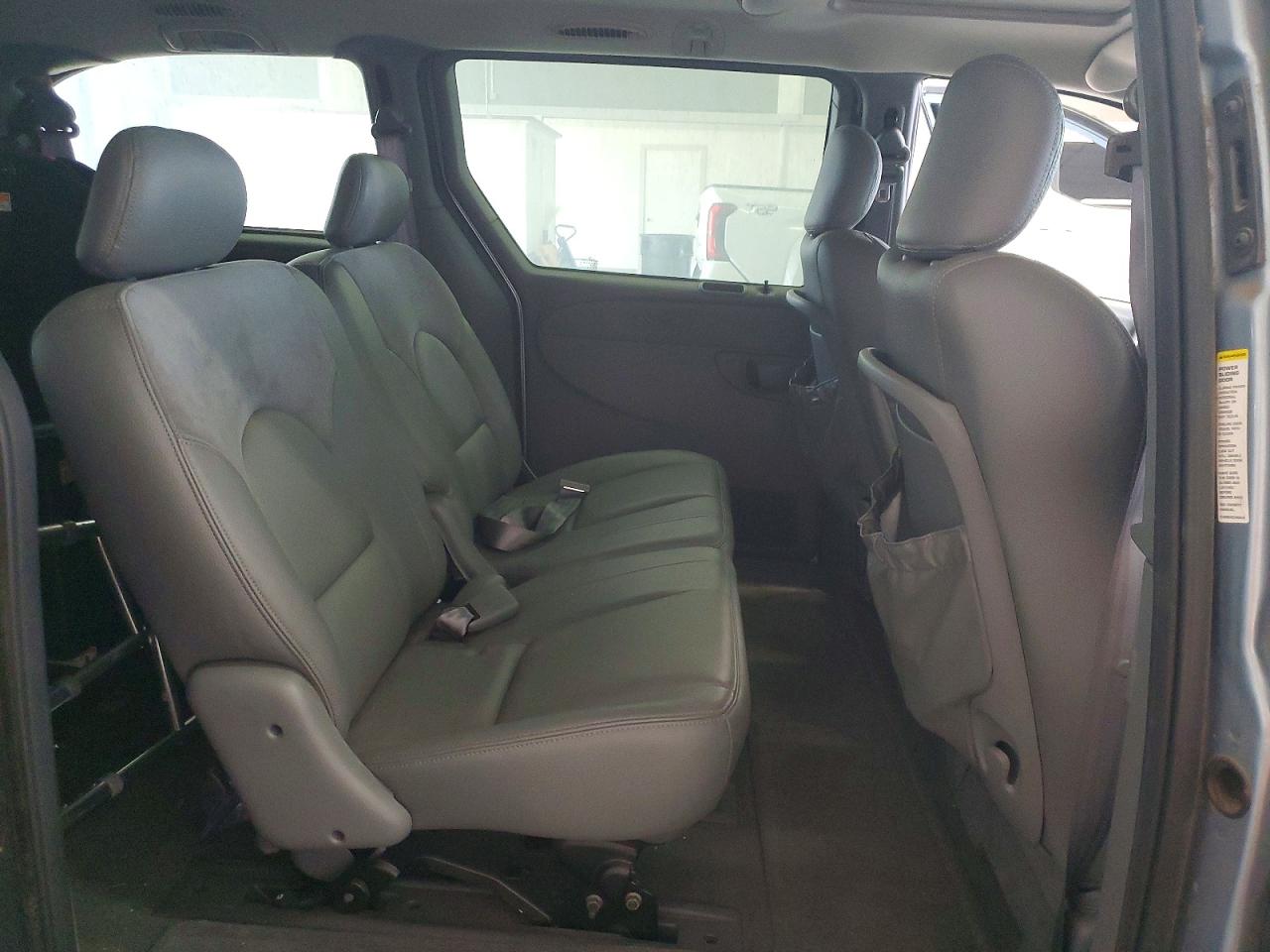 2004 Chrysler Town & Country Limited Синий vin: 2C8GP64L74R519123