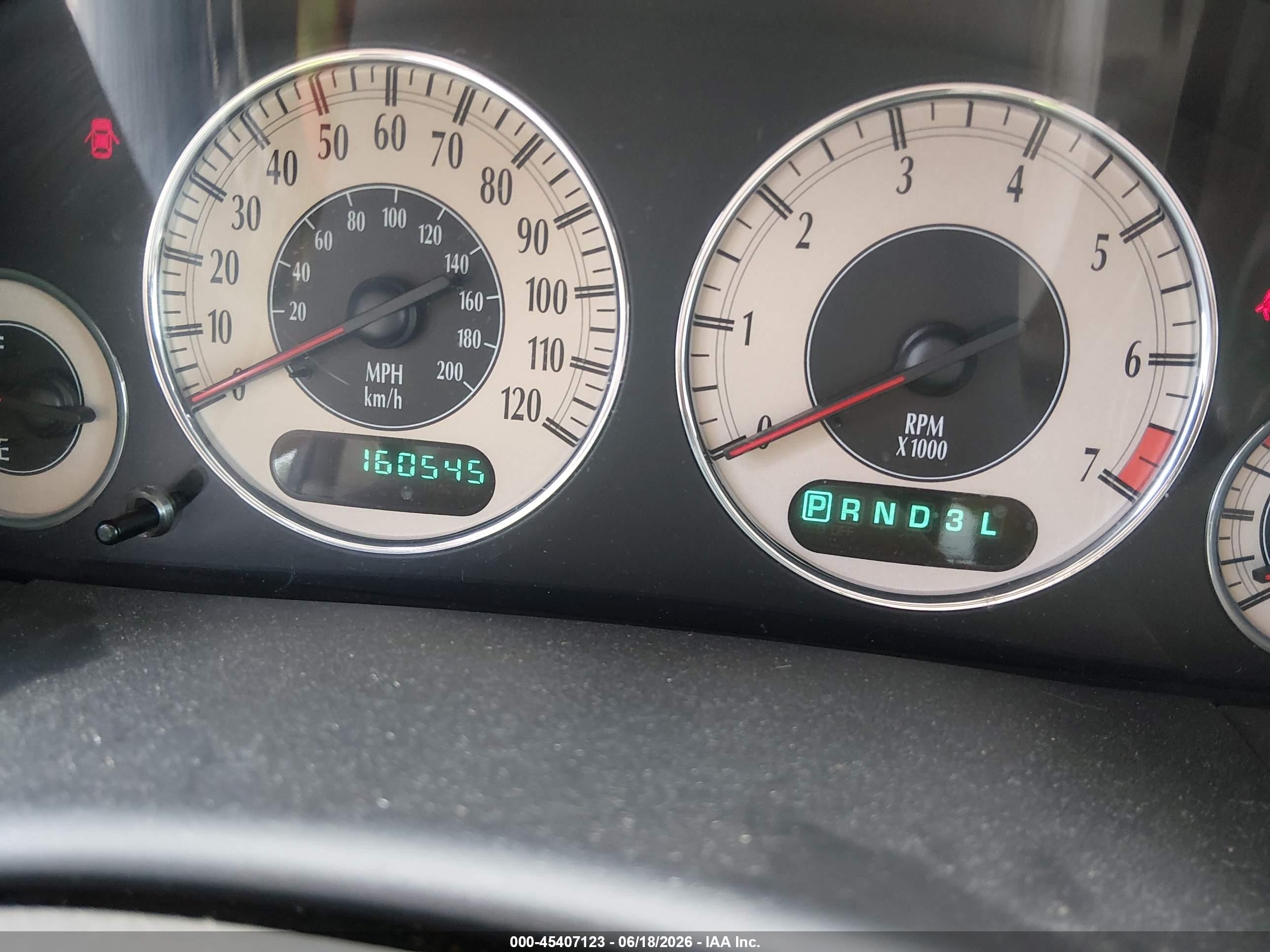 2001 Chrysler Town & Country Limited Белый vin: 2C8GP64L81R184739
