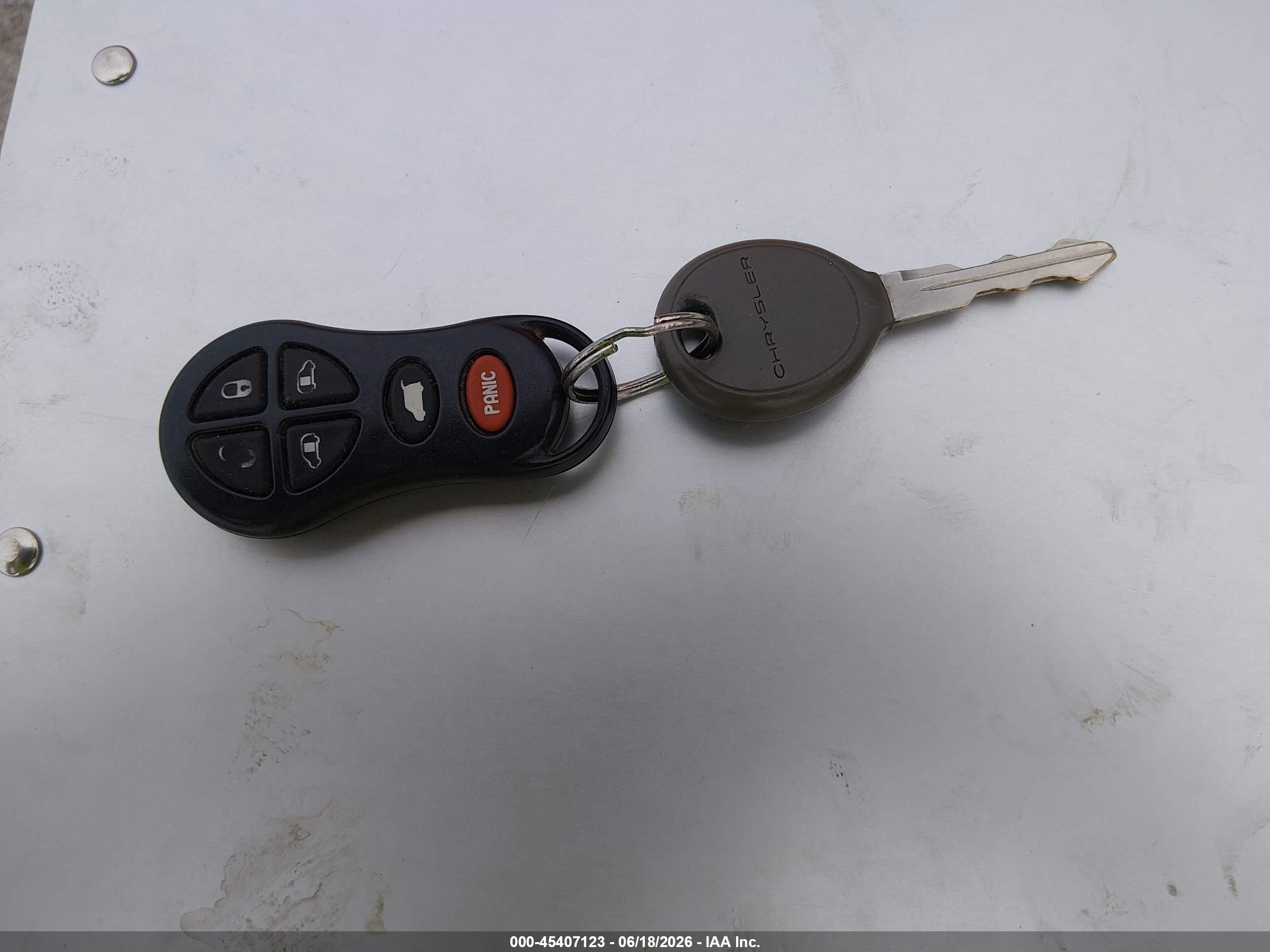 2001 Chrysler Town & Country Limited Белый vin: 2C8GP64L81R184739