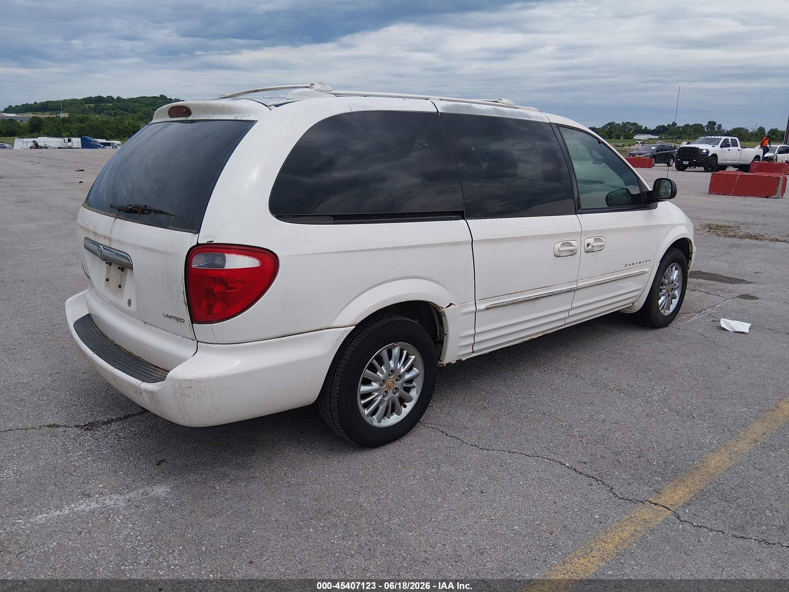 2001 Chrysler Town & Country Limited Белый vin: 2C8GP64L81R184739