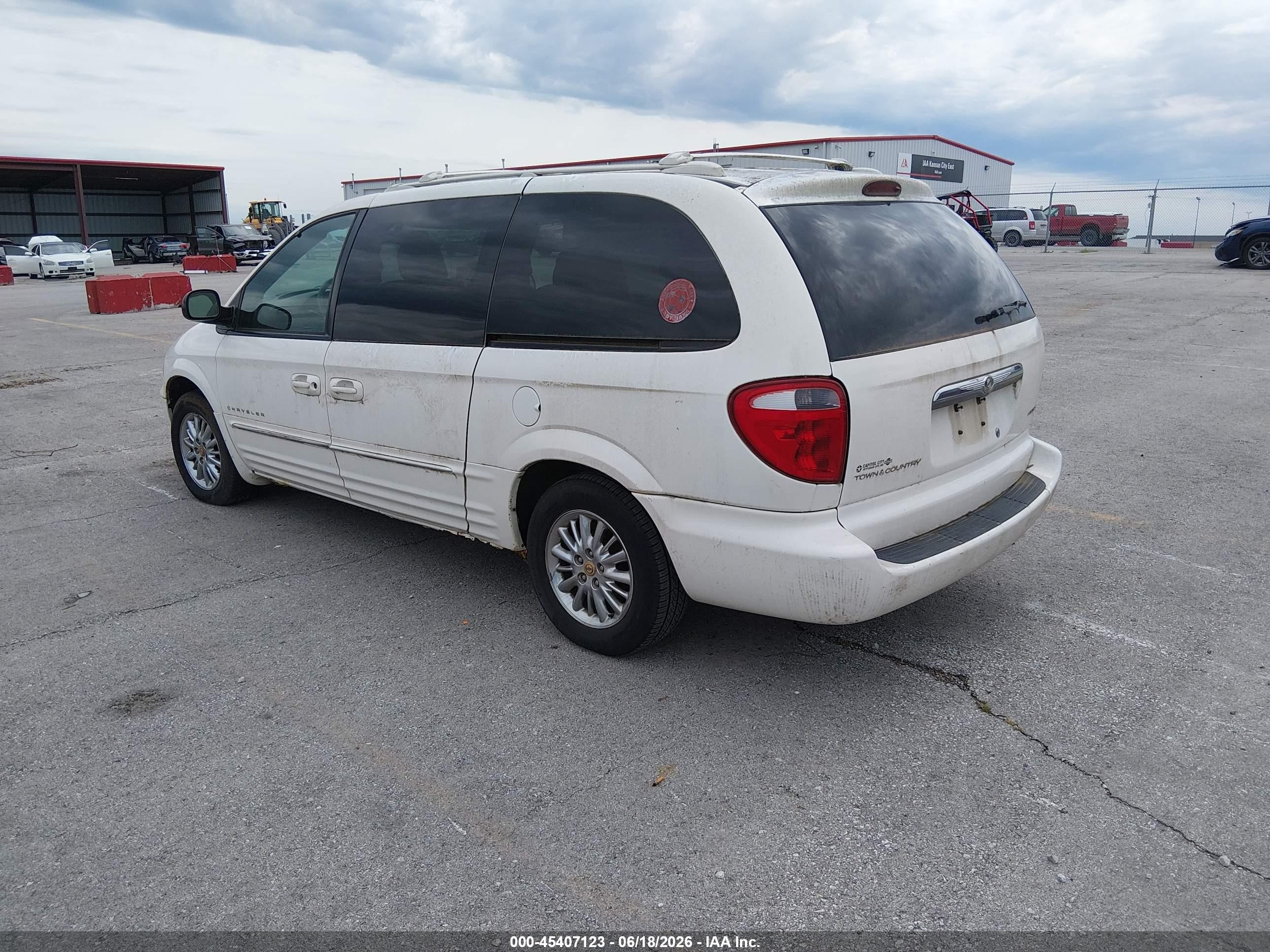 2001 Chrysler Town & Country Limited Белый vin: 2C8GP64L81R184739