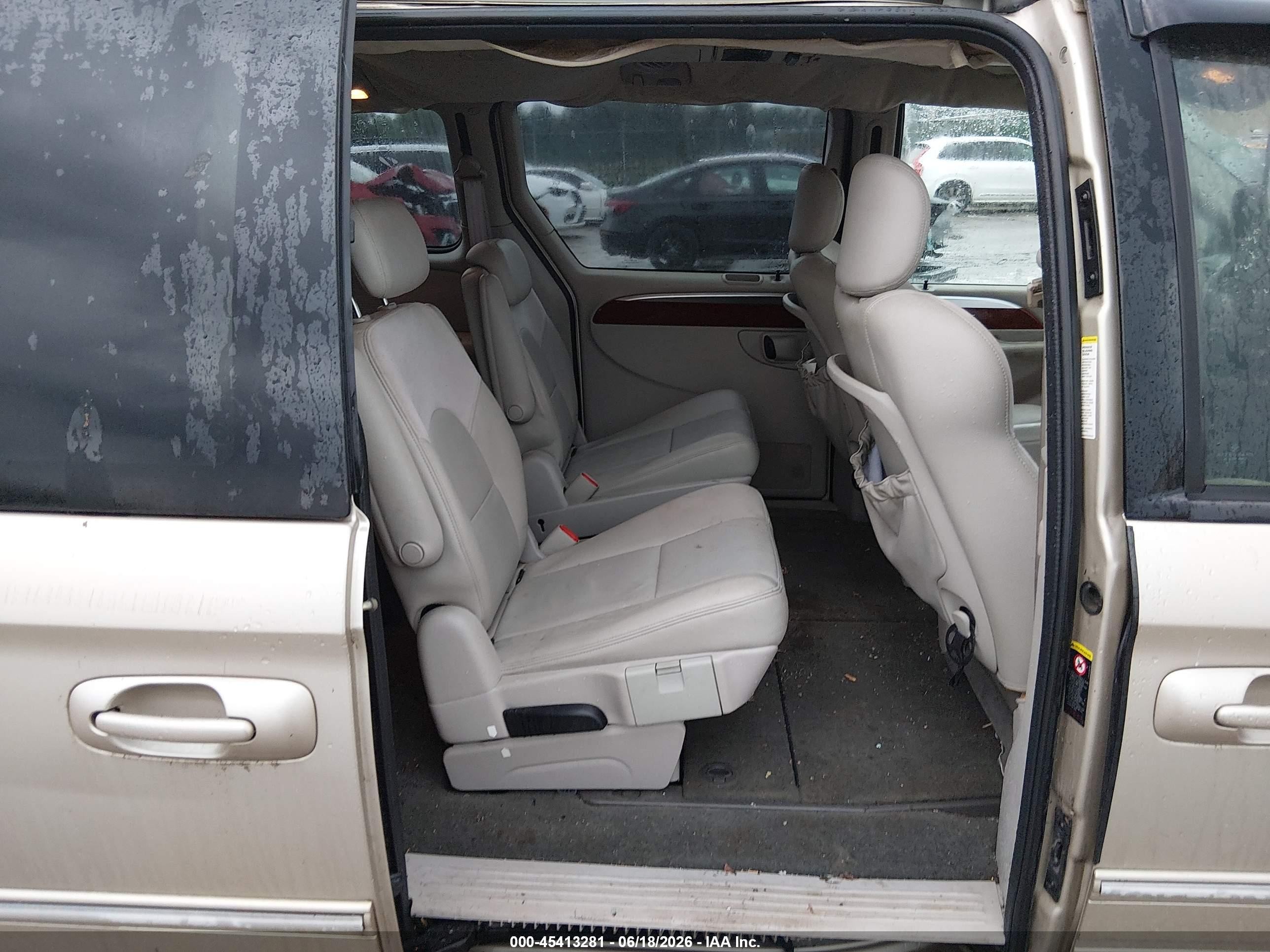 2005 Chrysler Town & Country Limited Champagne vin: 2C8GP64L85R123638