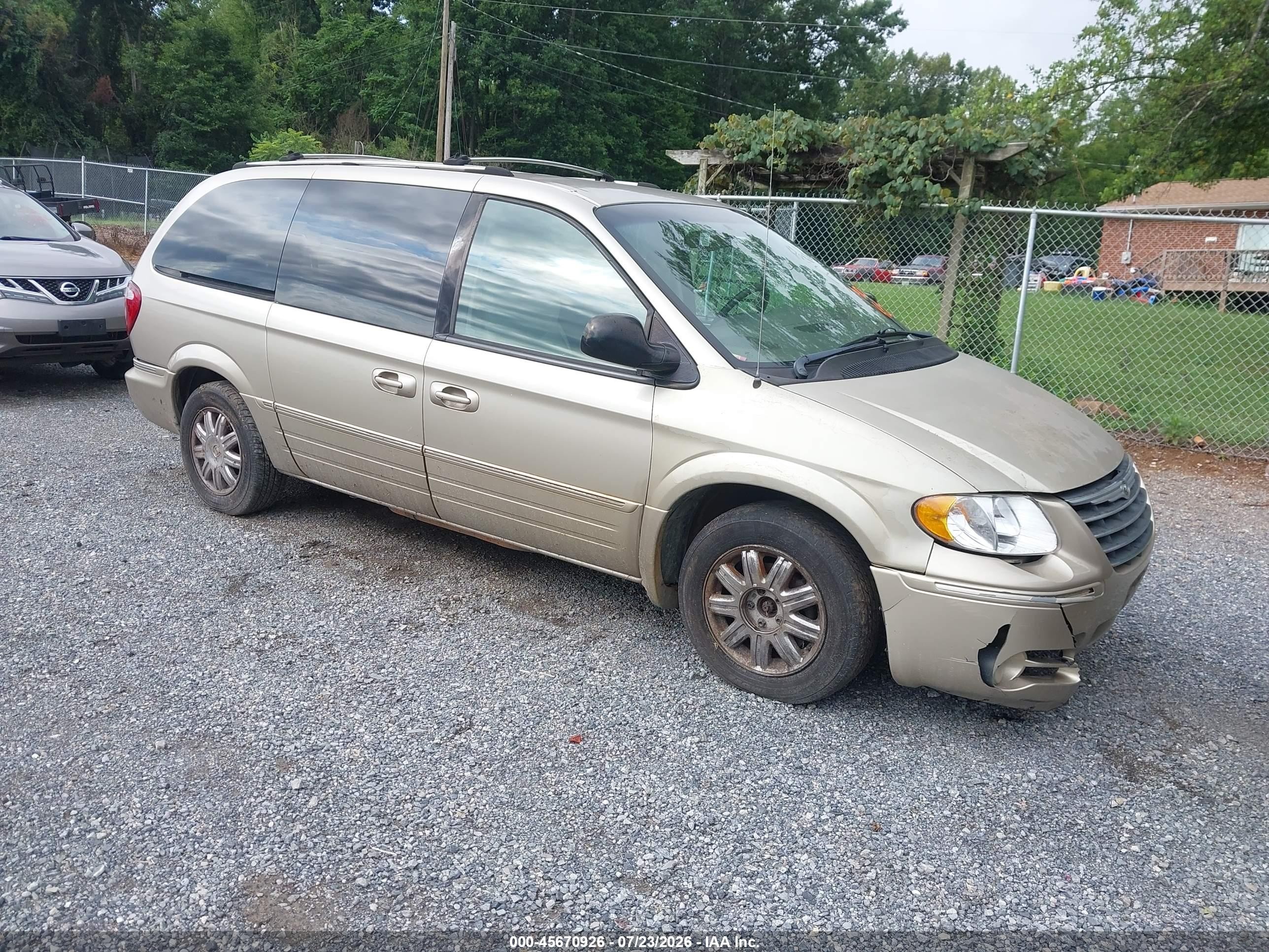 2005 Chrysler Town & Country Limited Gold vin: 2C8GP64L85R182219