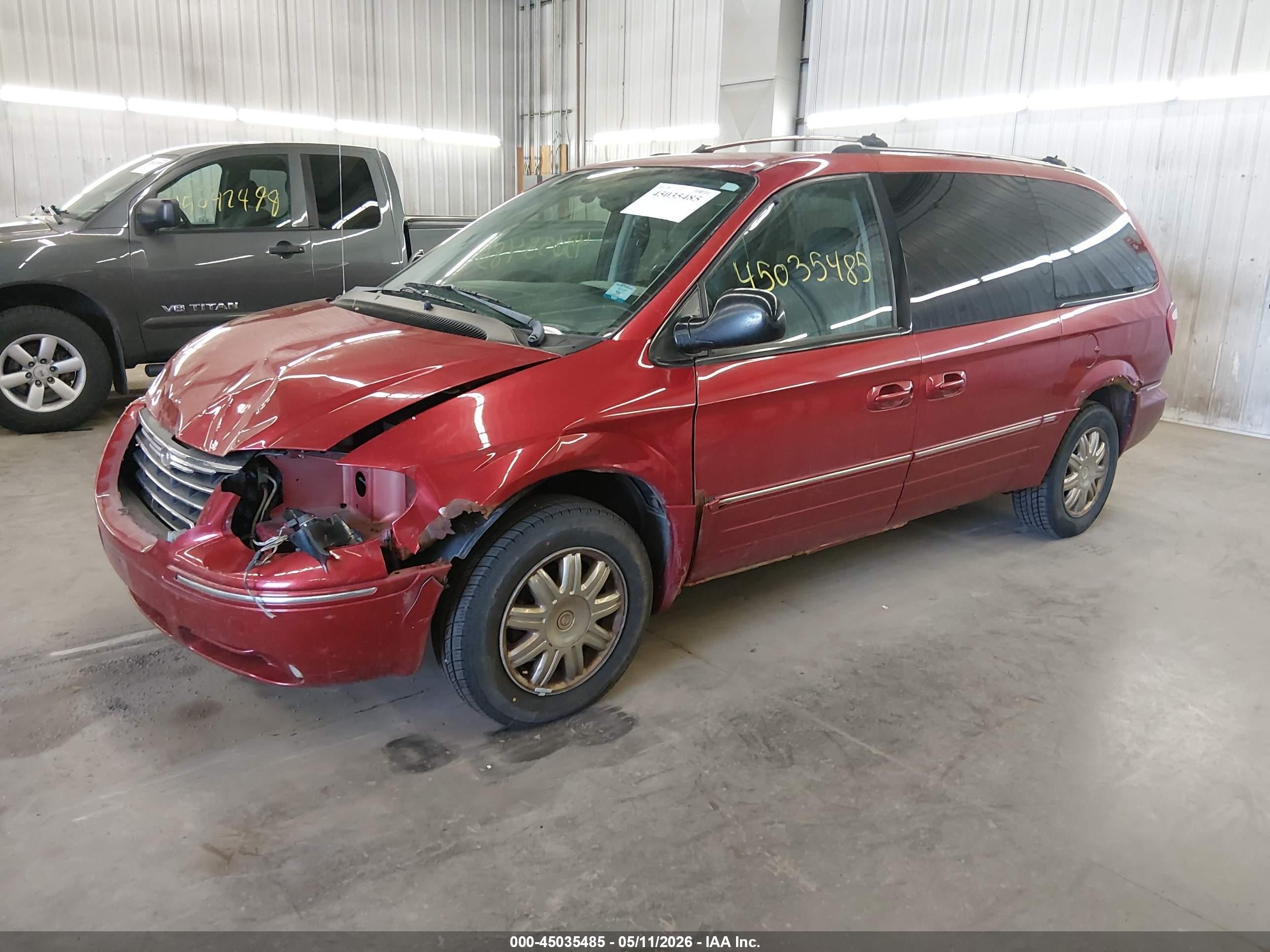 2005 Chrysler Town & Country Limited Красный vin: 2C8GP64L85R196654