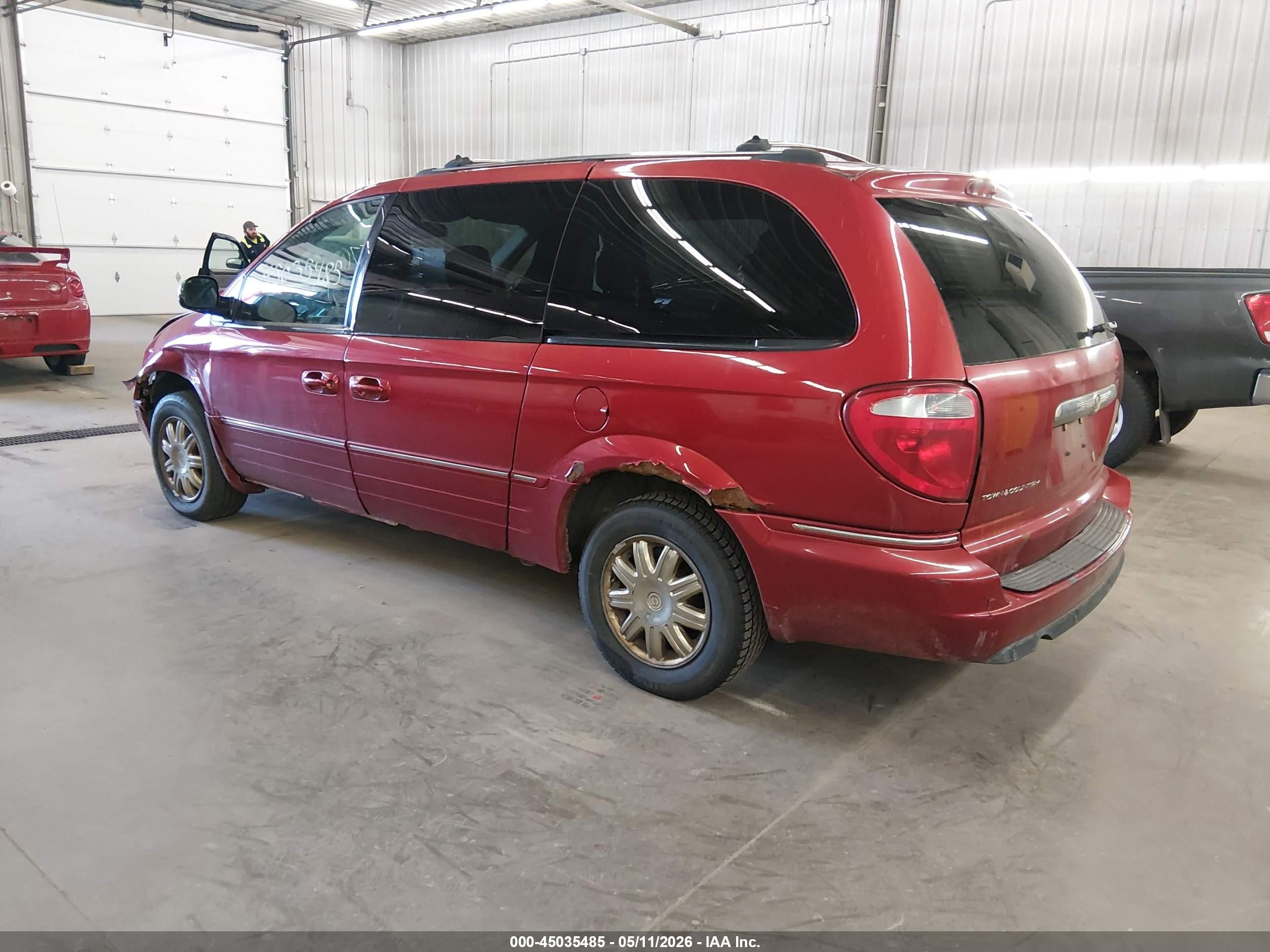 2005 Chrysler Town & Country Limited Красный vin: 2C8GP64L85R196654