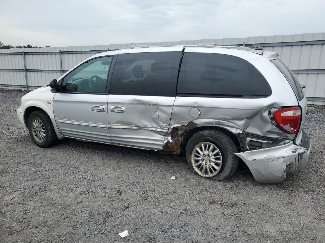 2001 Chrysler Town & Country Limited Silver vin: 2C8GP64L91R331456