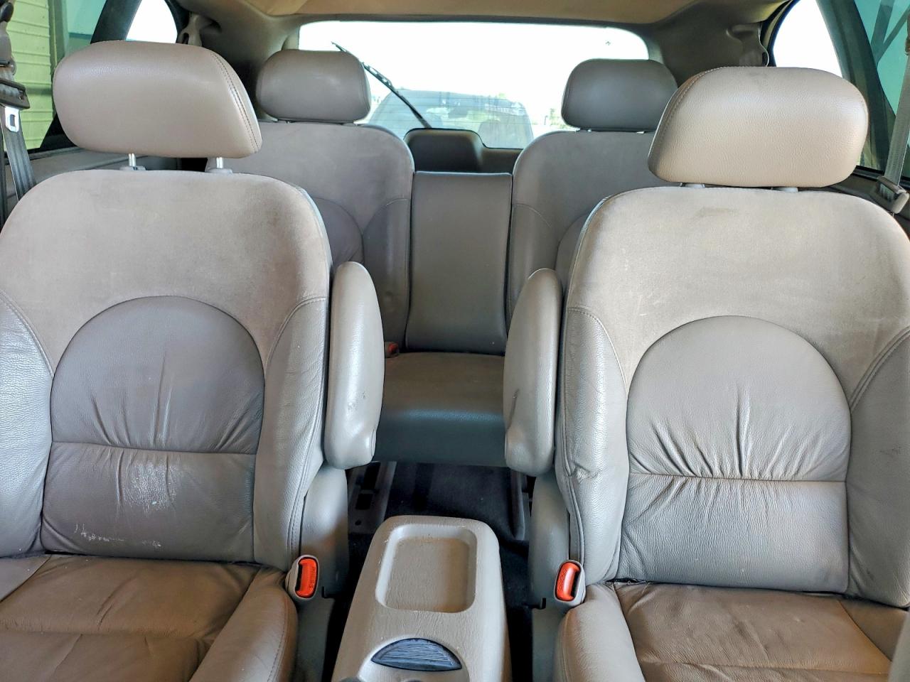 2002 Chrysler Town & Country Limited Gold vin: 2C8GP64L92R613047