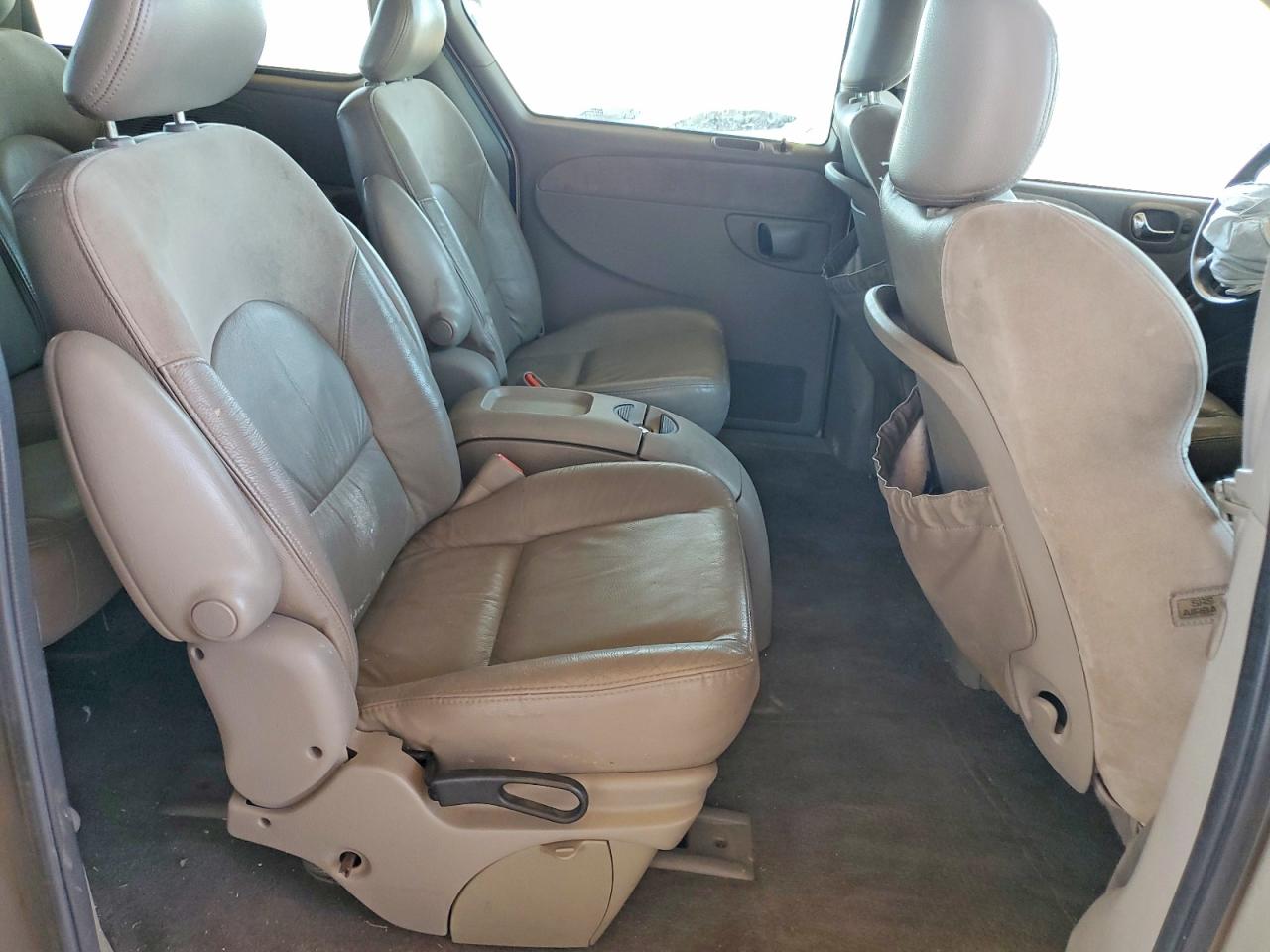 2002 Chrysler Town & Country Limited Gold vin: 2C8GP64L92R613047