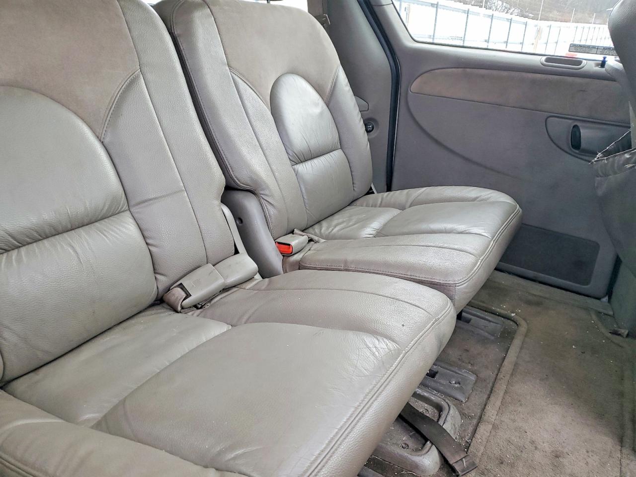2003 Chrysler Town & Country Limited Silver vin: 2C8GP64LX3R248136