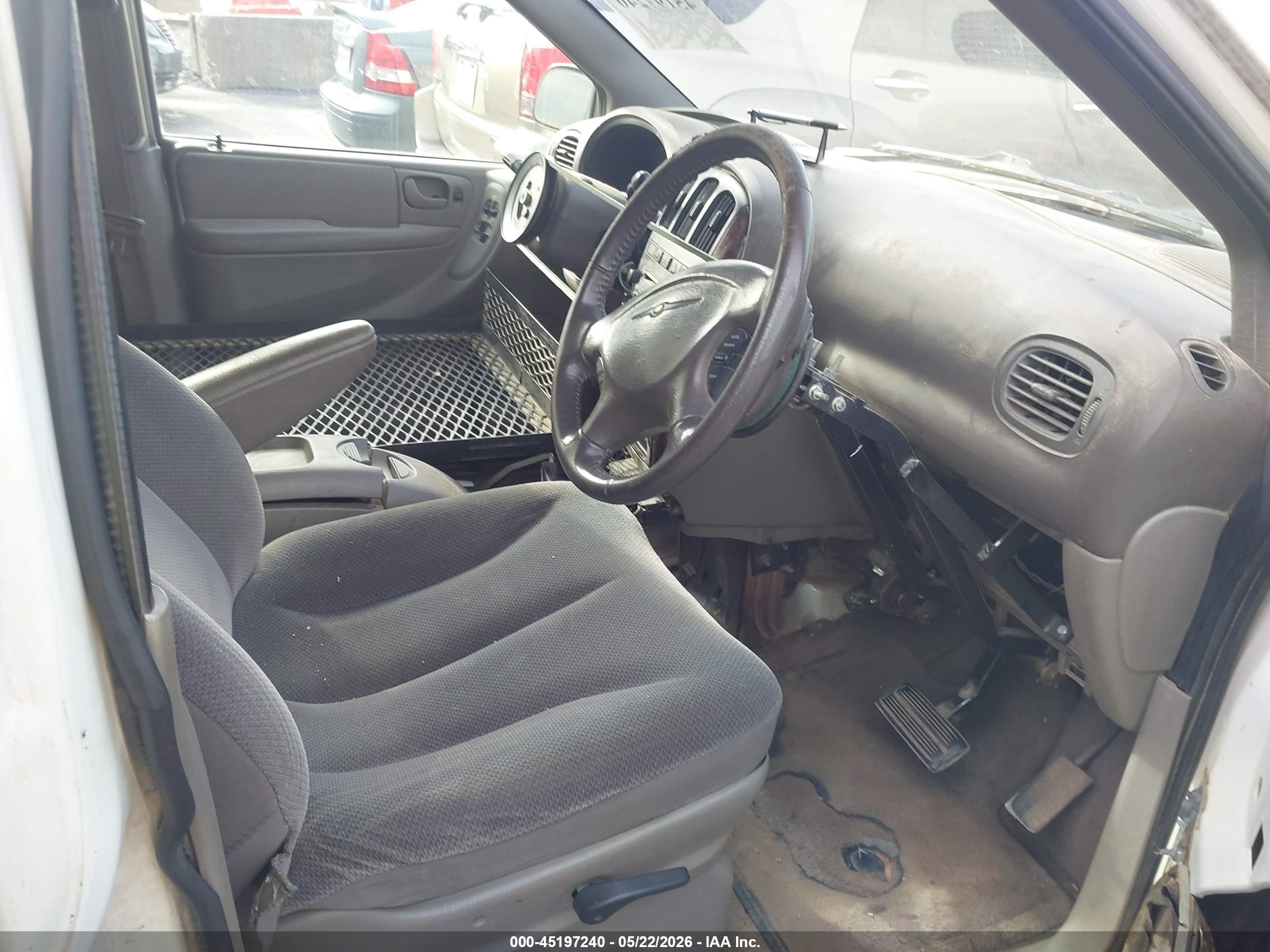 2003 Chrysler Town & Country Ex White vin: 2C8GP74L43R125163
